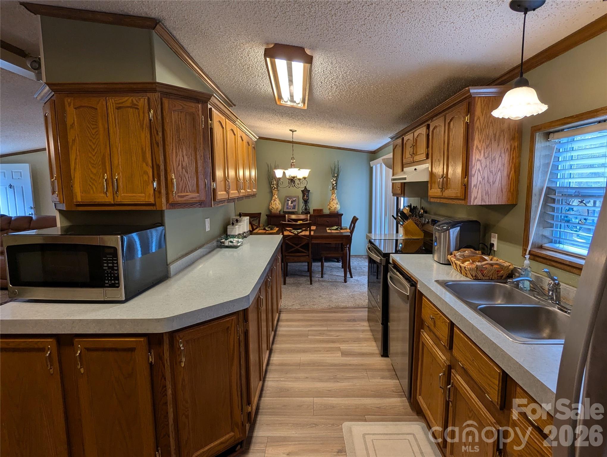 6846 Potter Road — Matthews