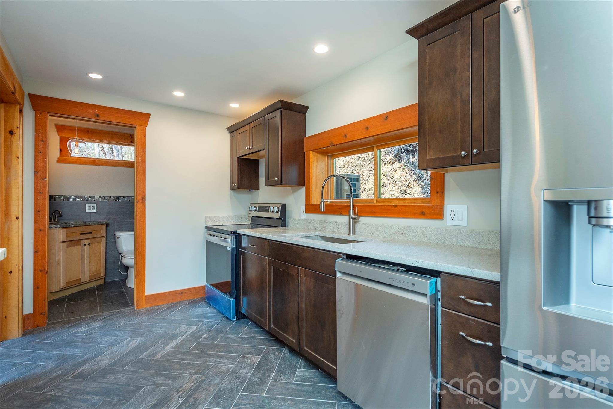 316 Oakdale Drive — Hendersonville