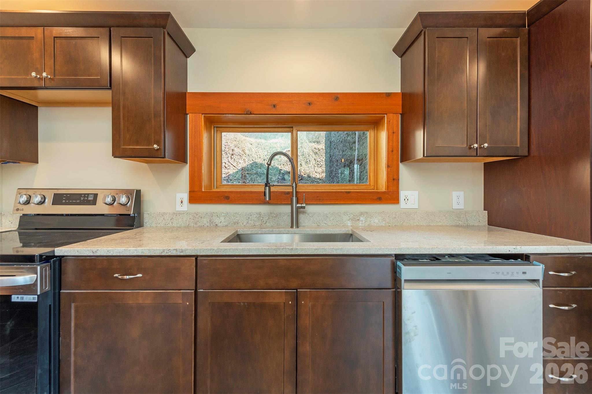 316 Oakdale Drive — Hendersonville