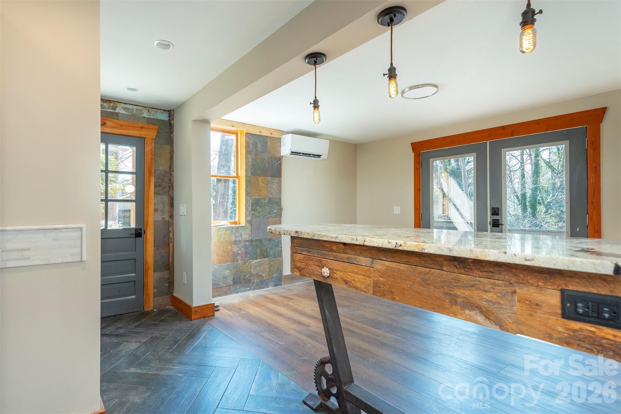 316 Oakdale Drive — Hendersonville