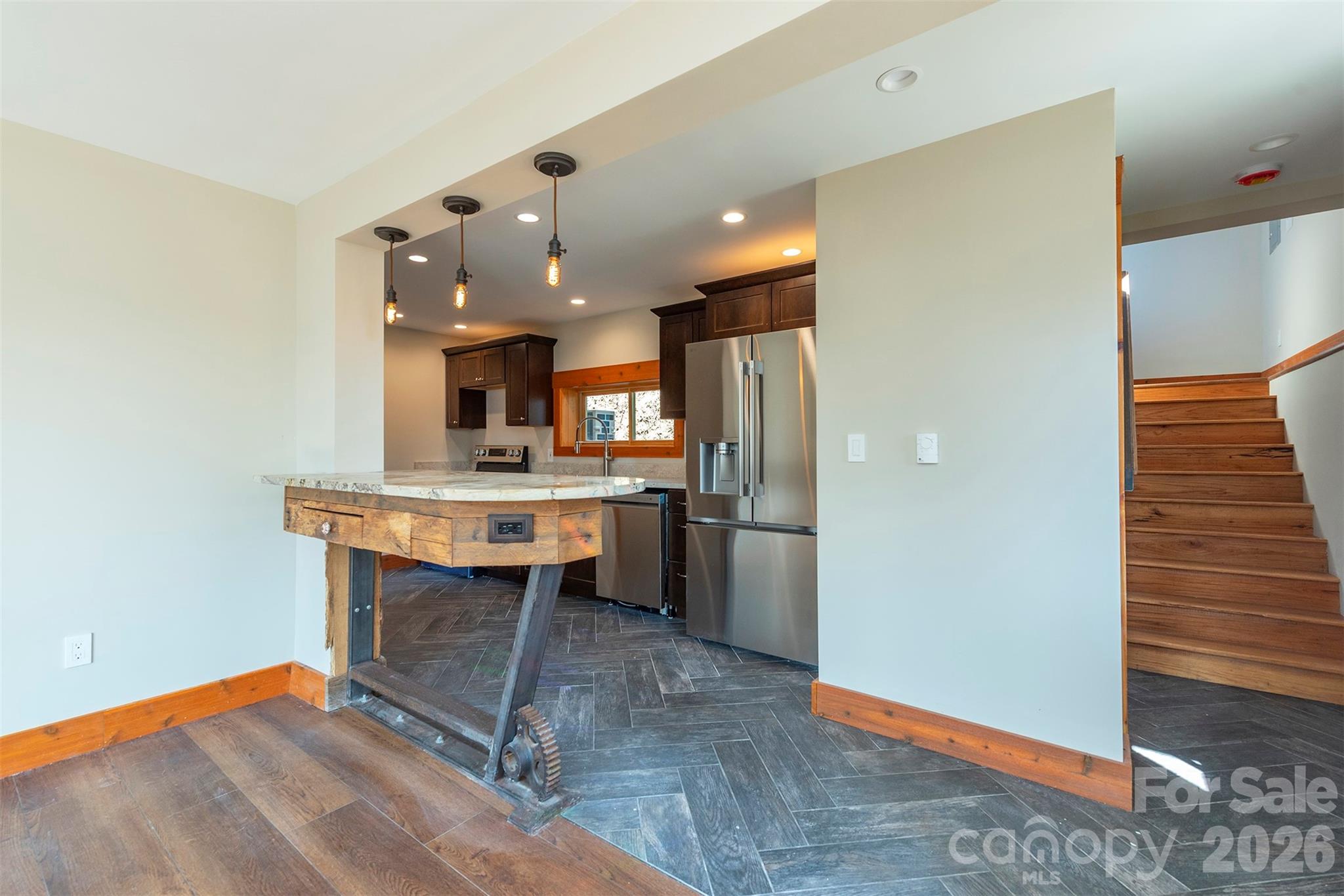 316 Oakdale Drive — Hendersonville