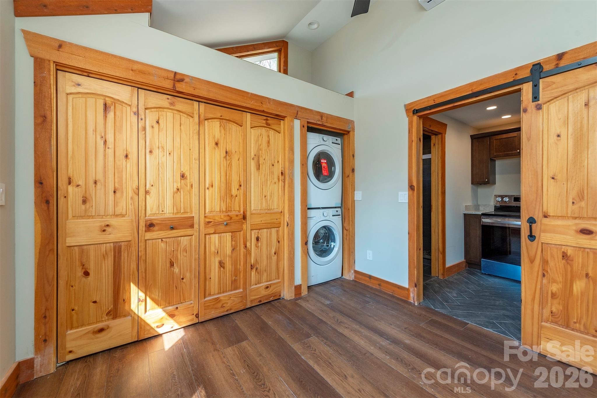 316 Oakdale Drive — Hendersonville