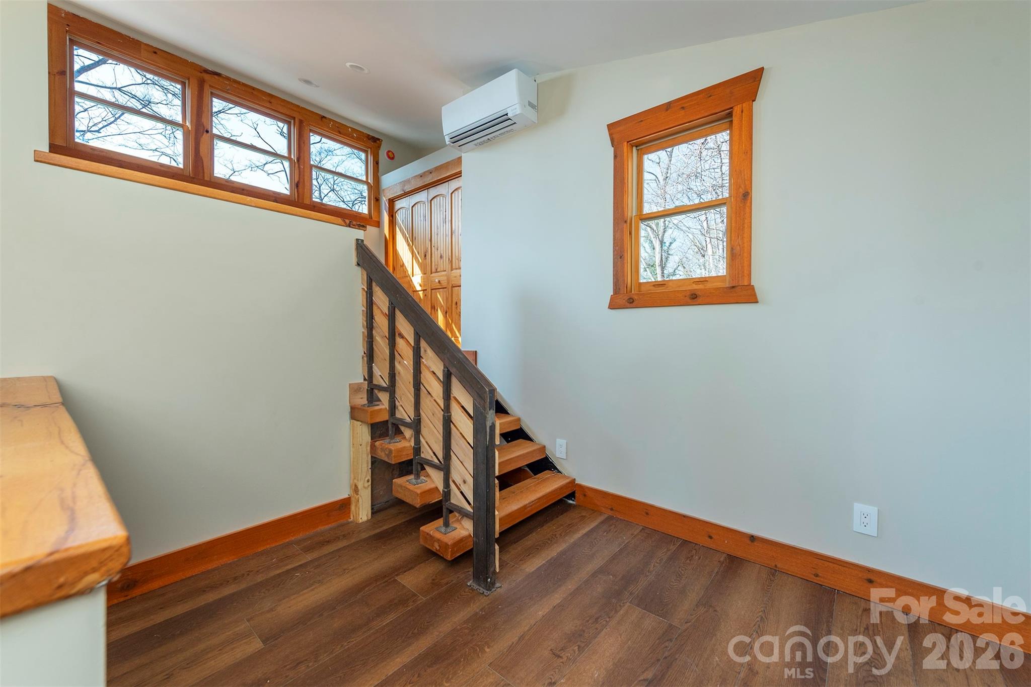 316 Oakdale Drive — Hendersonville
