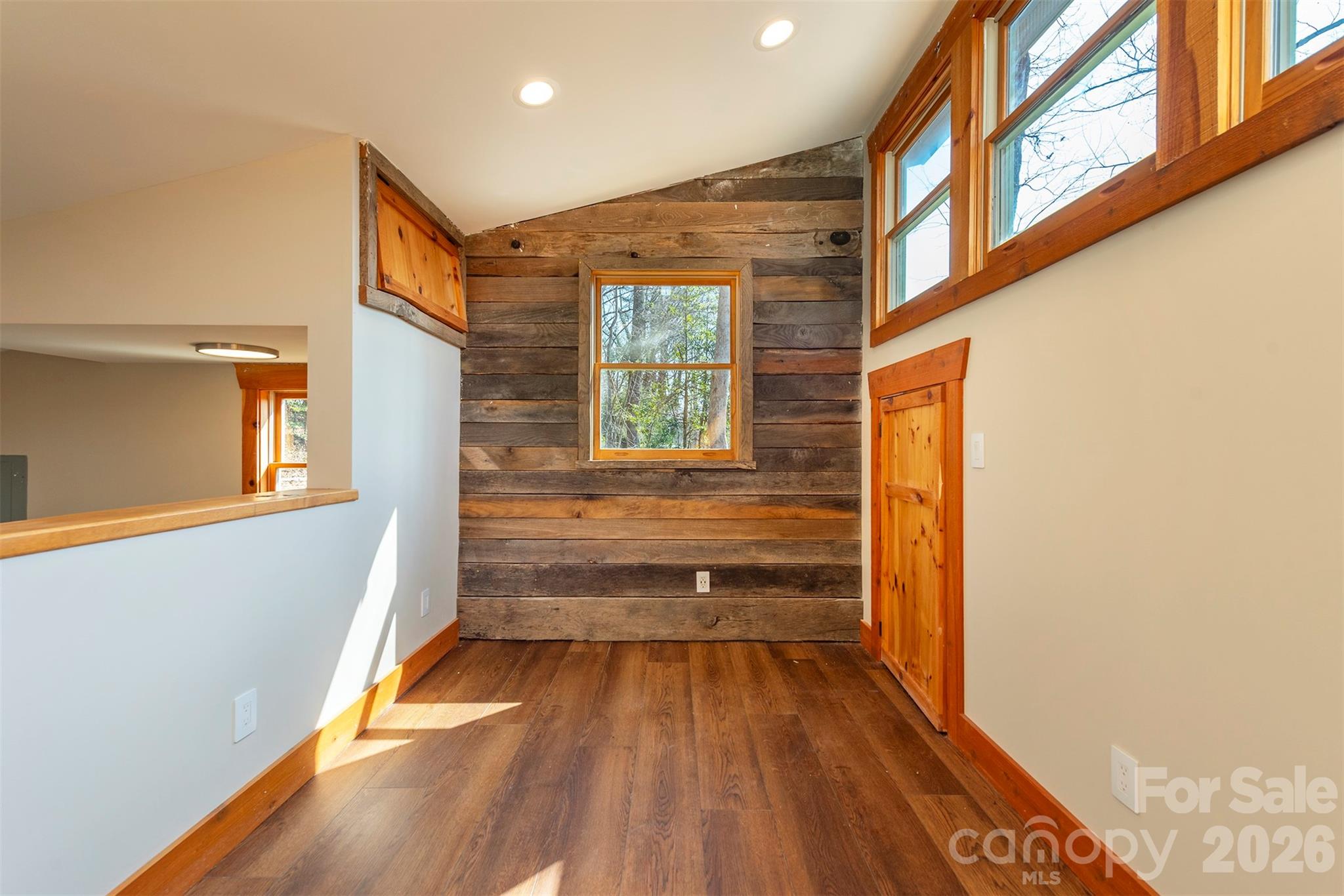 316 Oakdale Drive — Hendersonville
