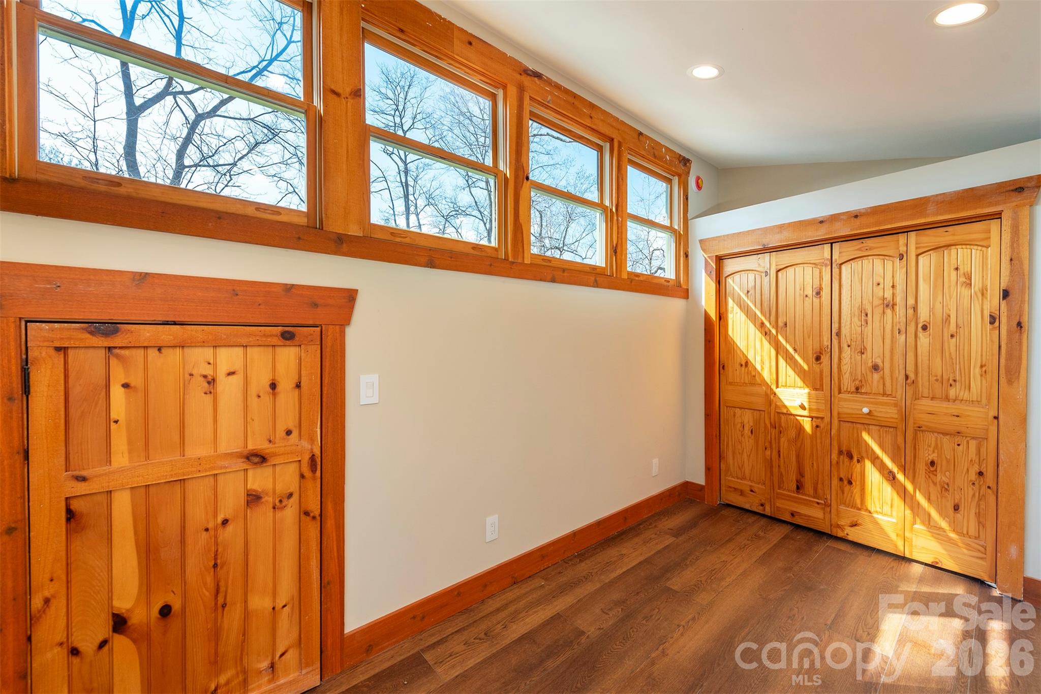 316 Oakdale Drive — Hendersonville