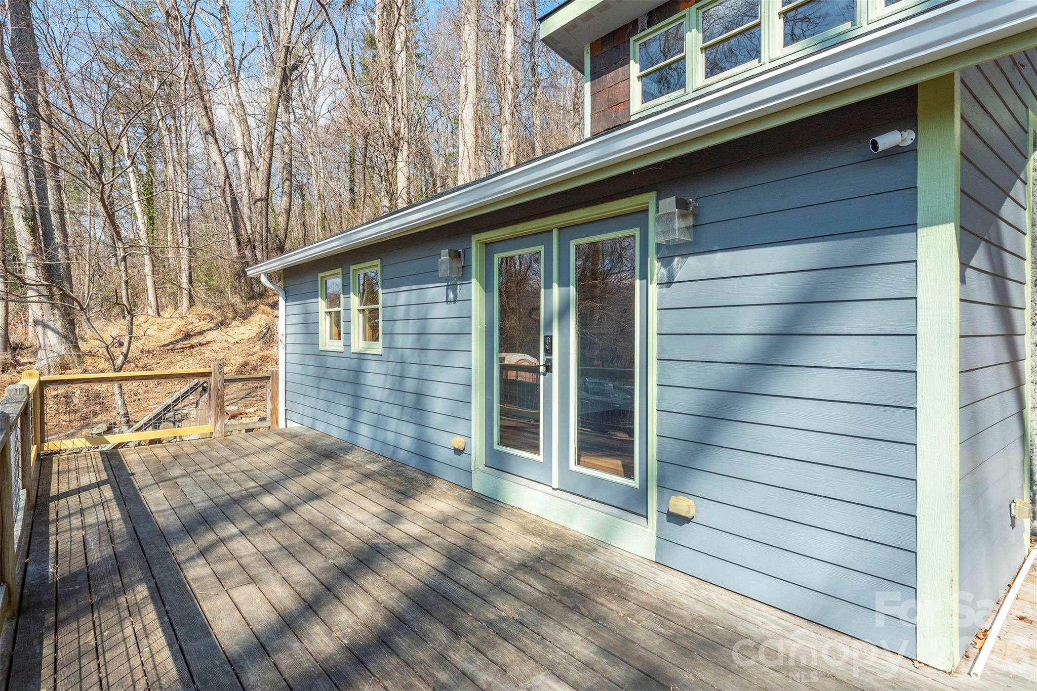 316 Oakdale Drive — Hendersonville