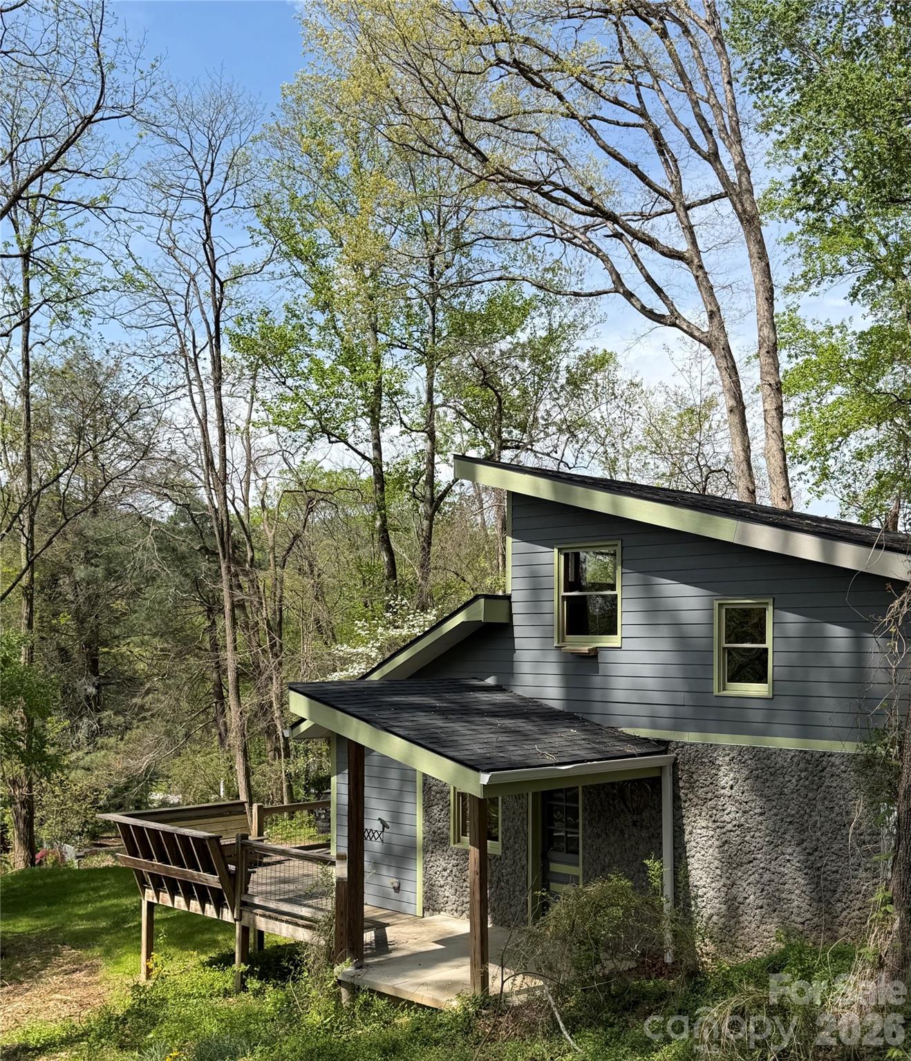 316 Oakdale Drive — Hendersonville