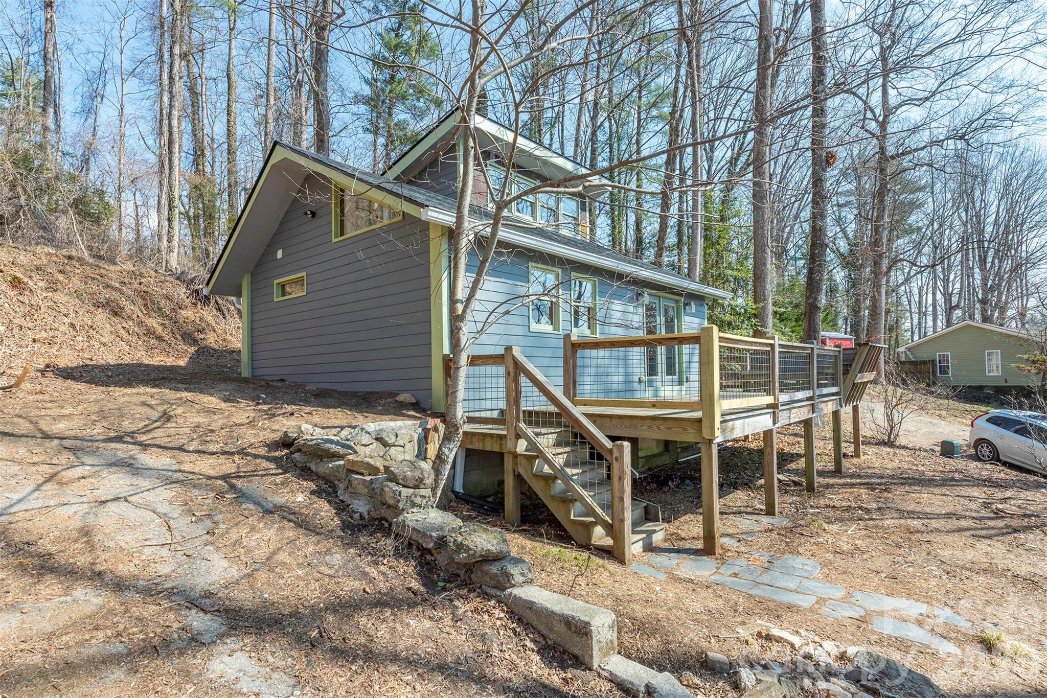 316 Oakdale Drive — Hendersonville