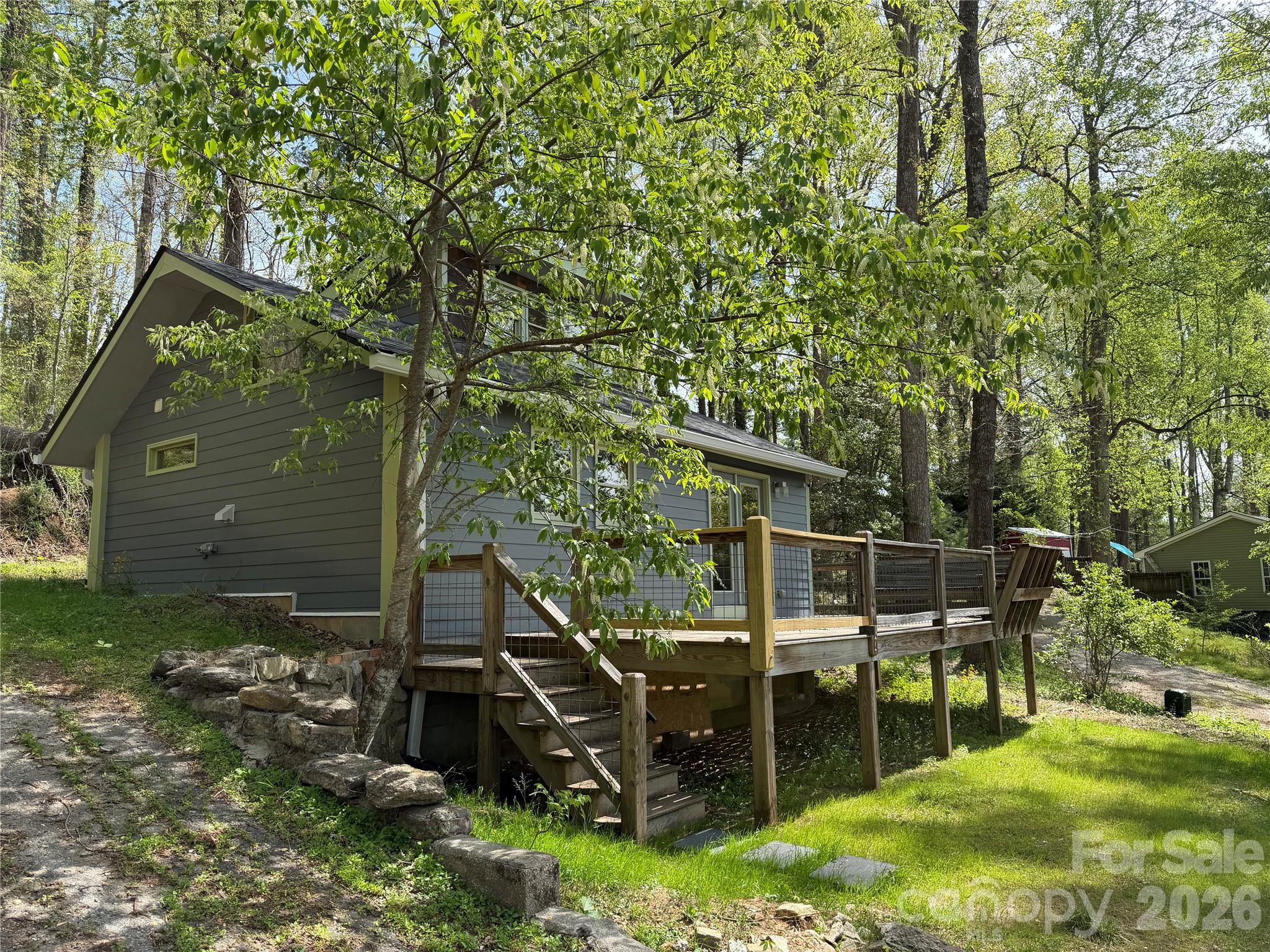 316 Oakdale Drive — Hendersonville