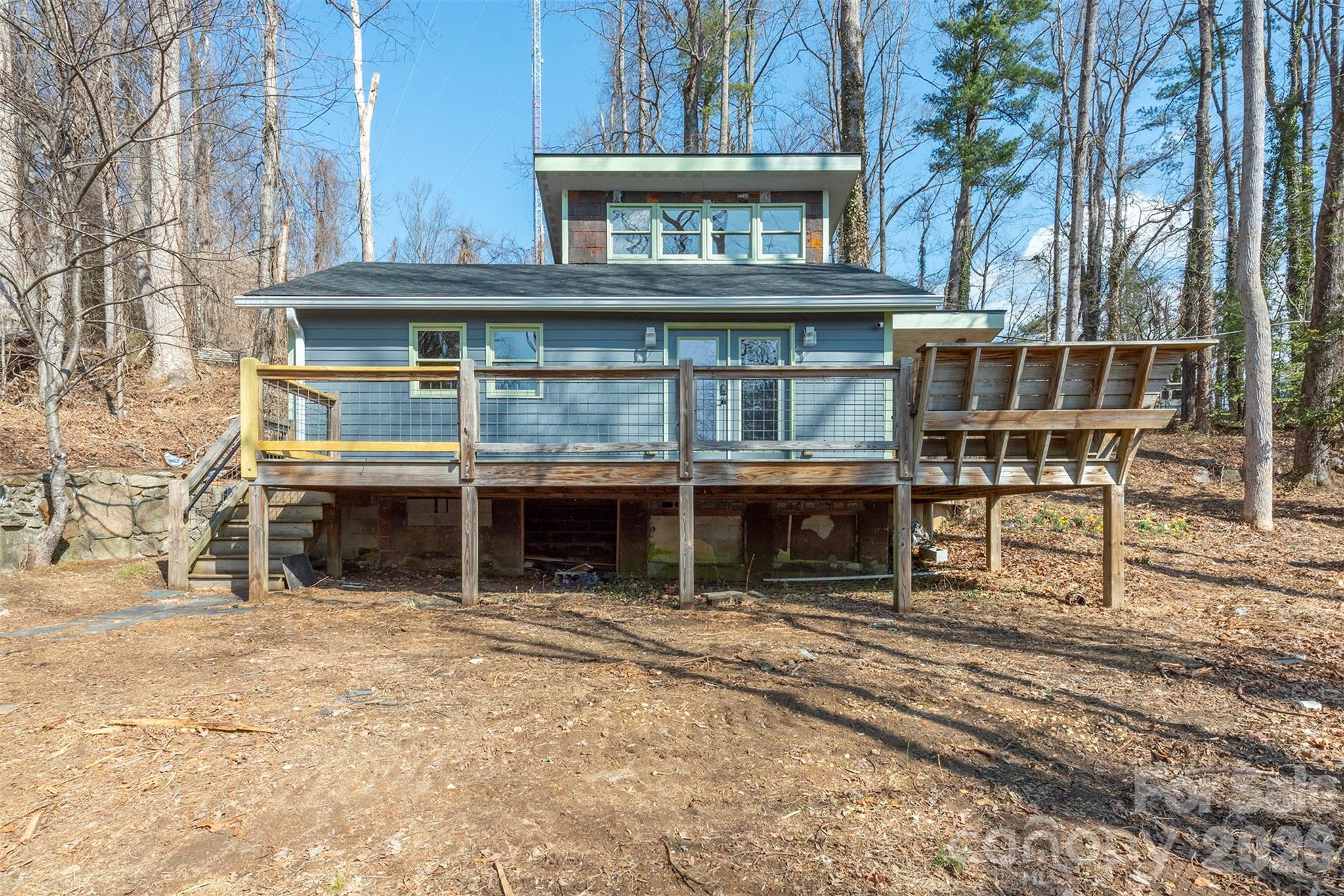 316 Oakdale Drive — Hendersonville