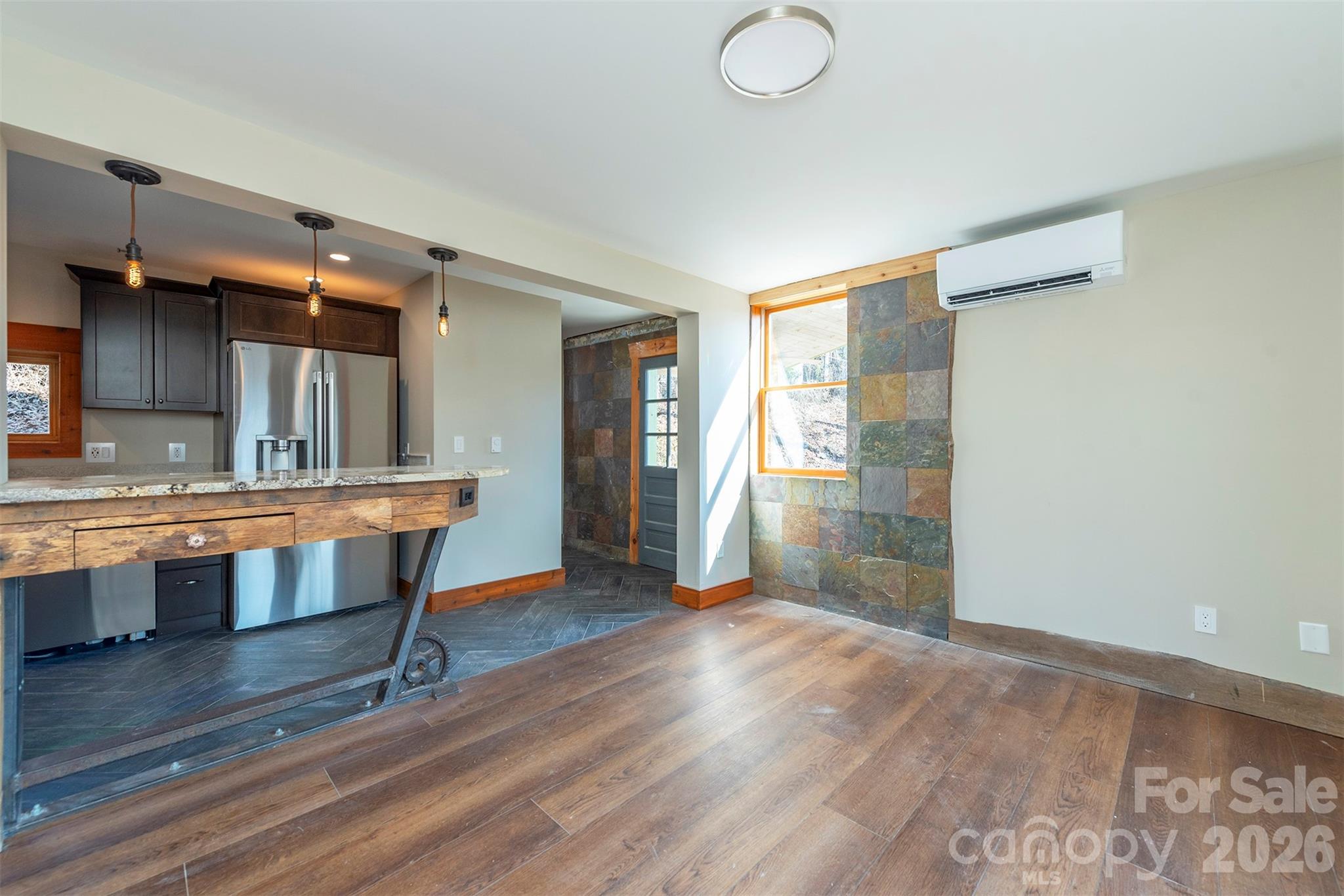 316 Oakdale Drive — Hendersonville