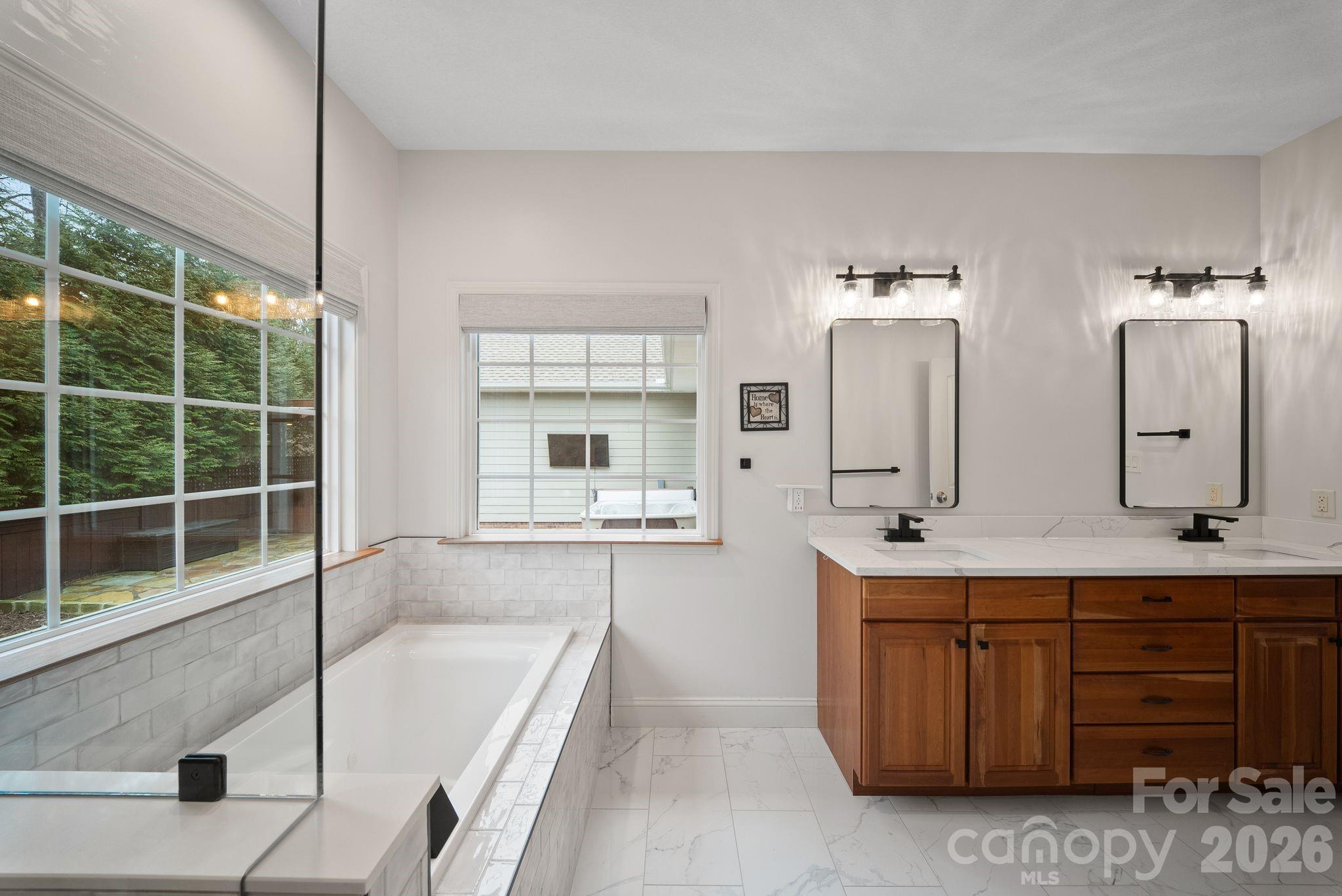 21 Hope Road — Weaverville