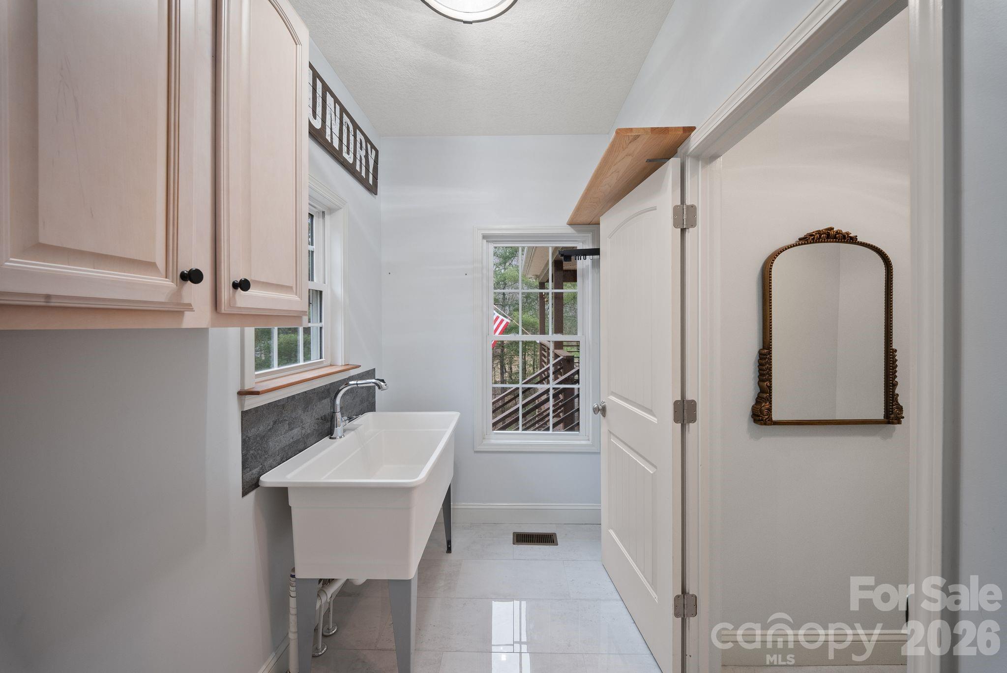21 Hope Road — Weaverville