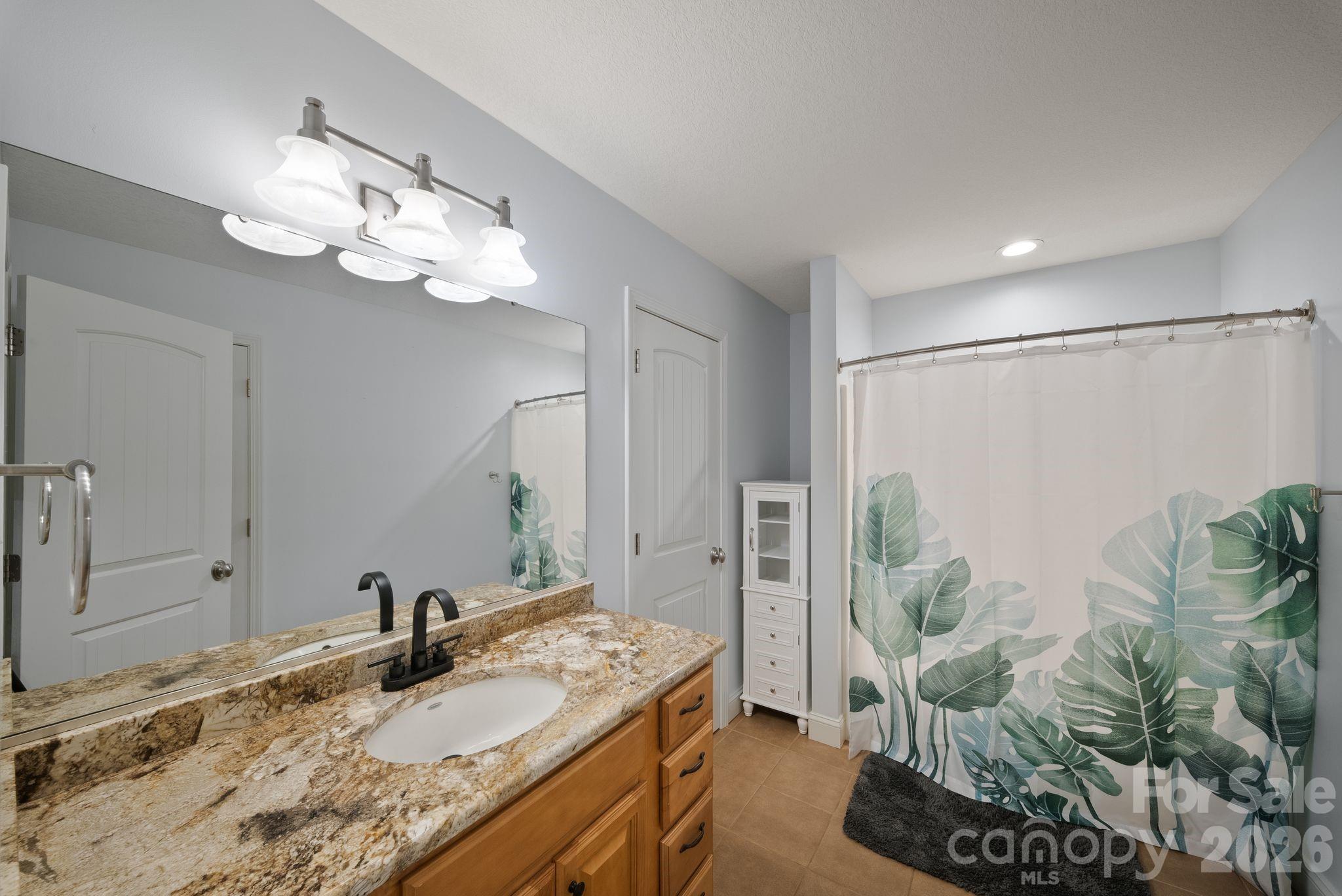 21 Hope Road — Weaverville