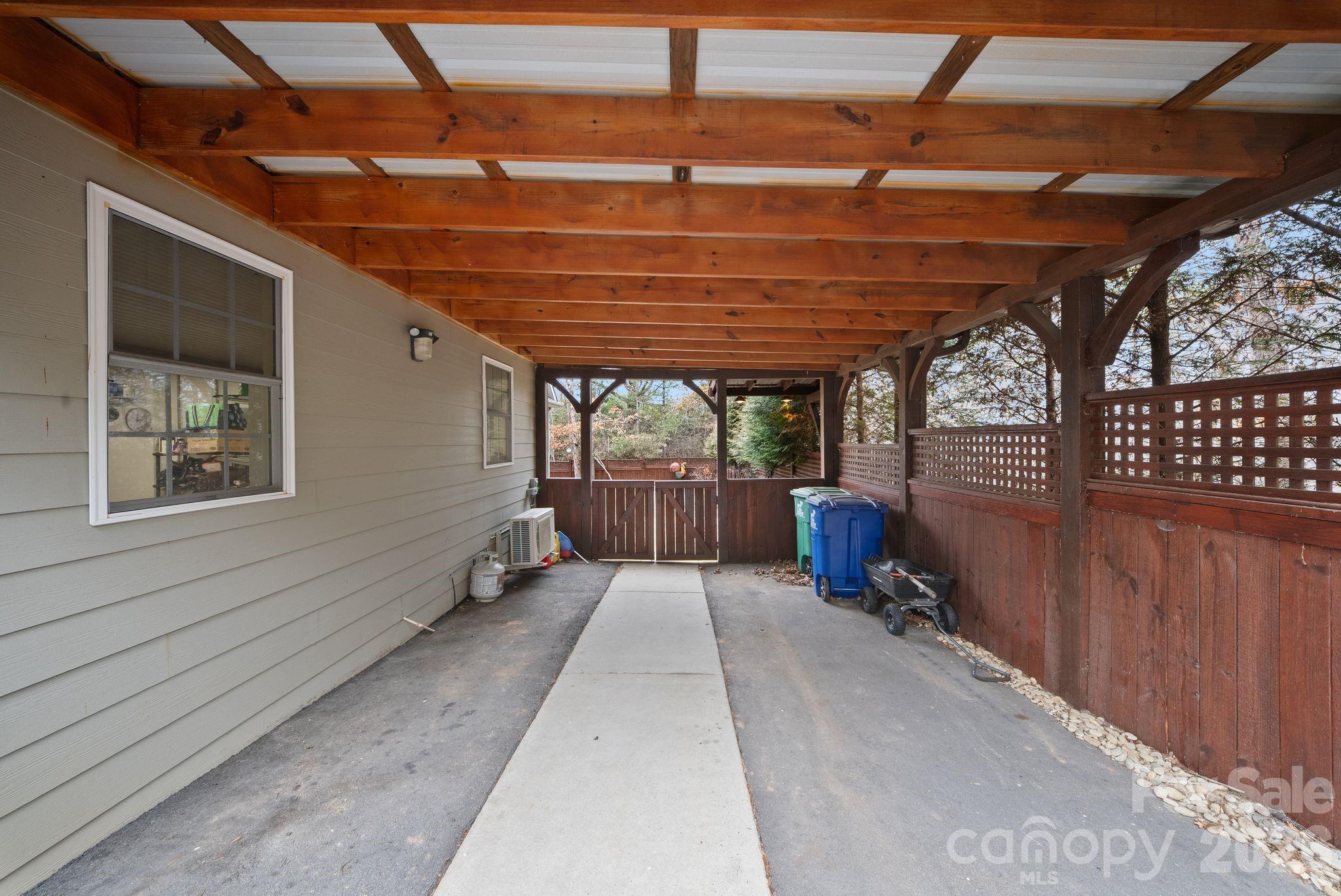 21 Hope Road — Weaverville