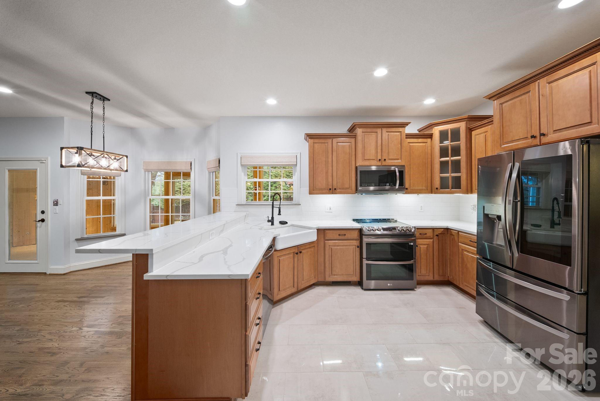 21 Hope Road — Weaverville