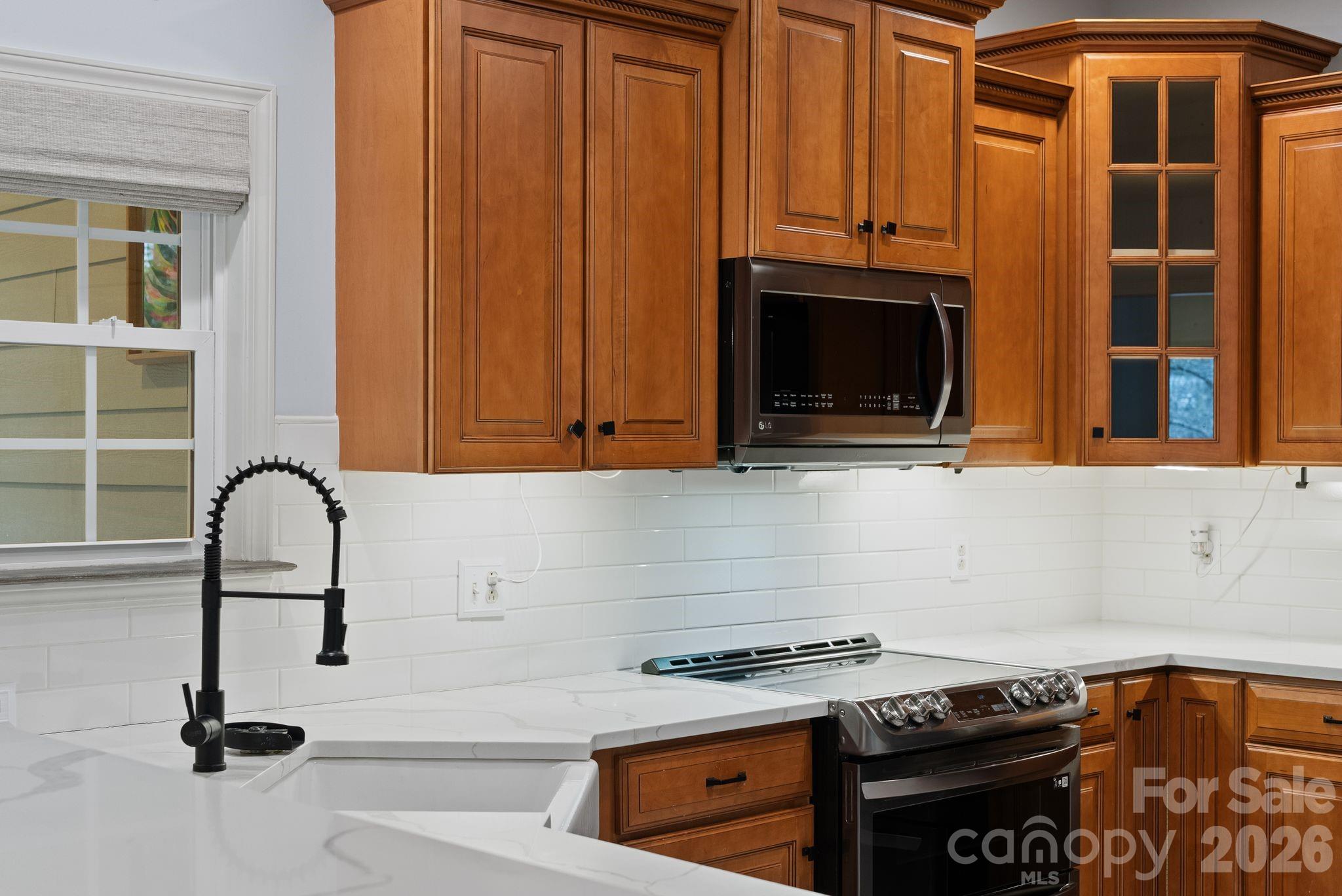 21 Hope Road — Weaverville