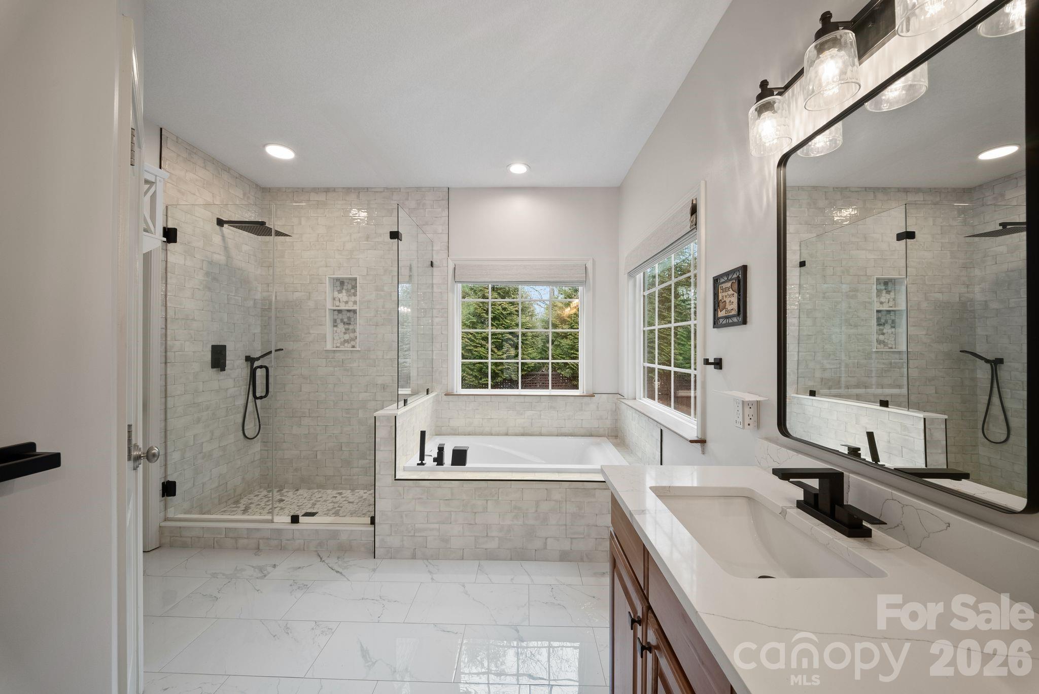 21 Hope Road — Weaverville