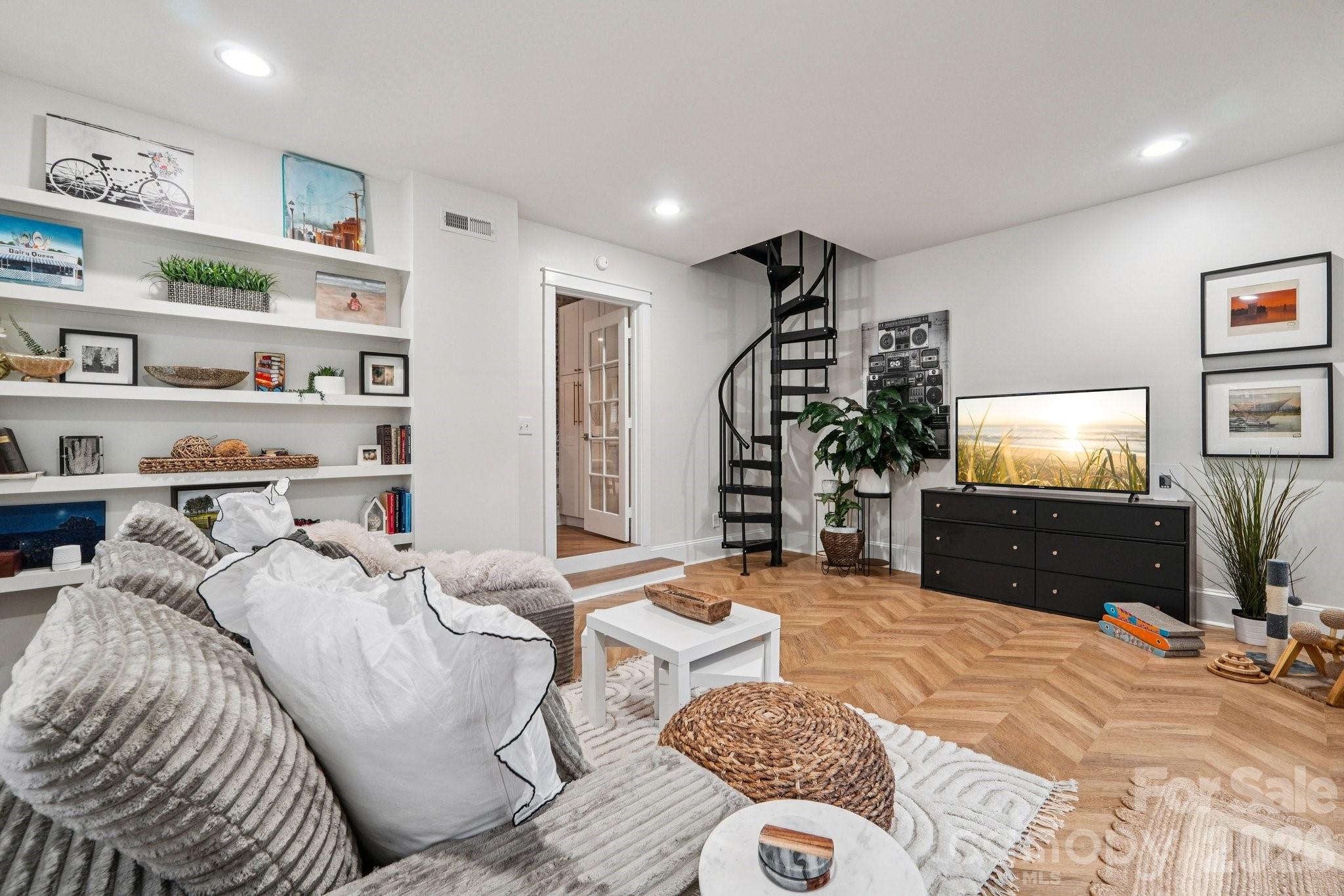 226 W Park Avenue — Charlotte