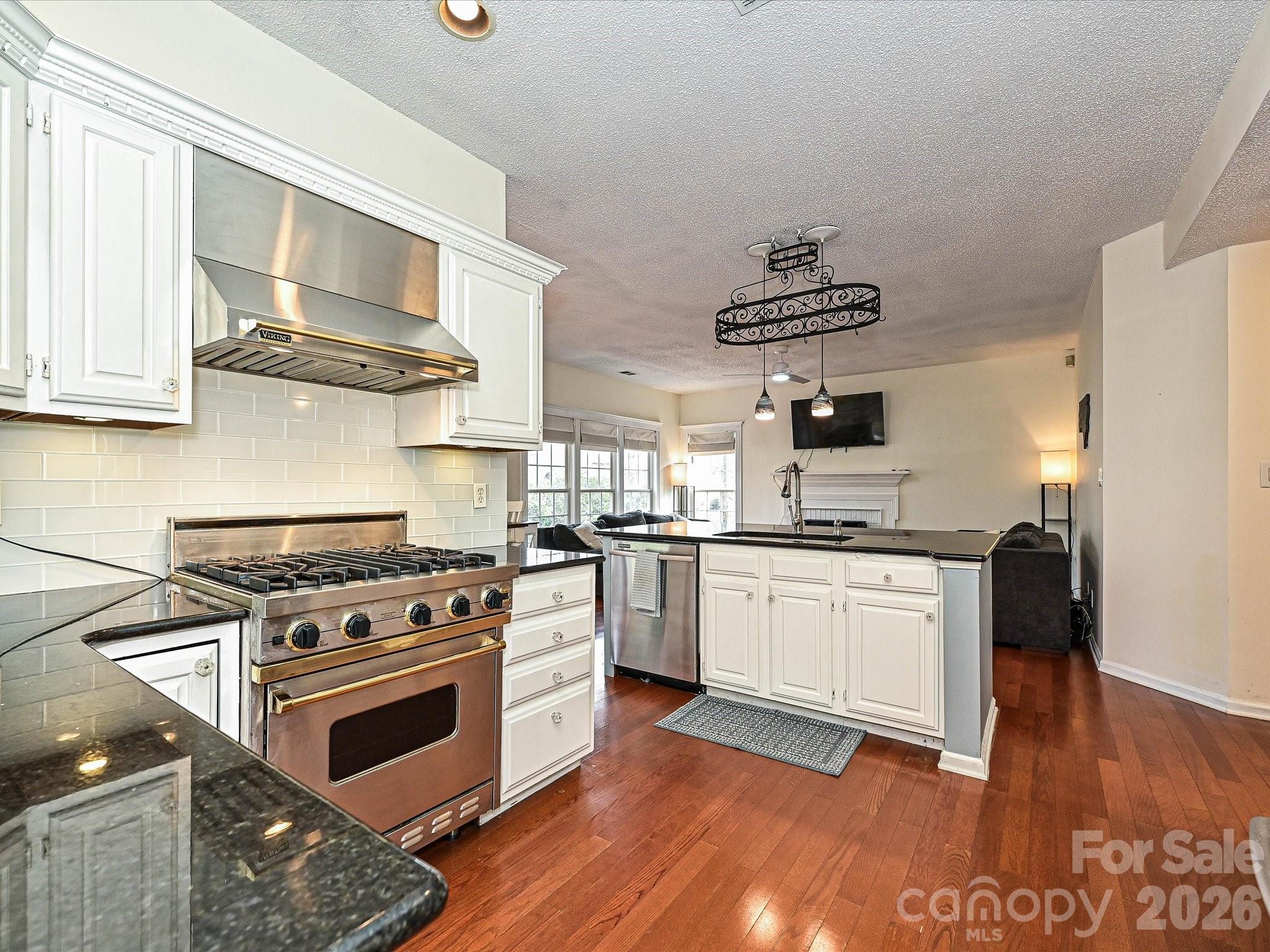 9027 Tayside Court — Huntersville