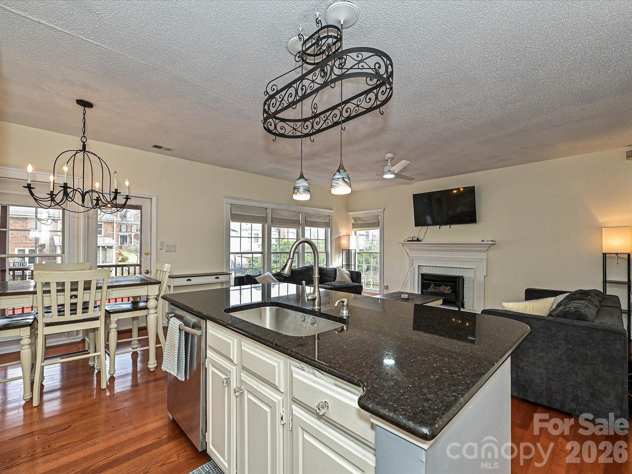 9027 Tayside Court — Huntersville