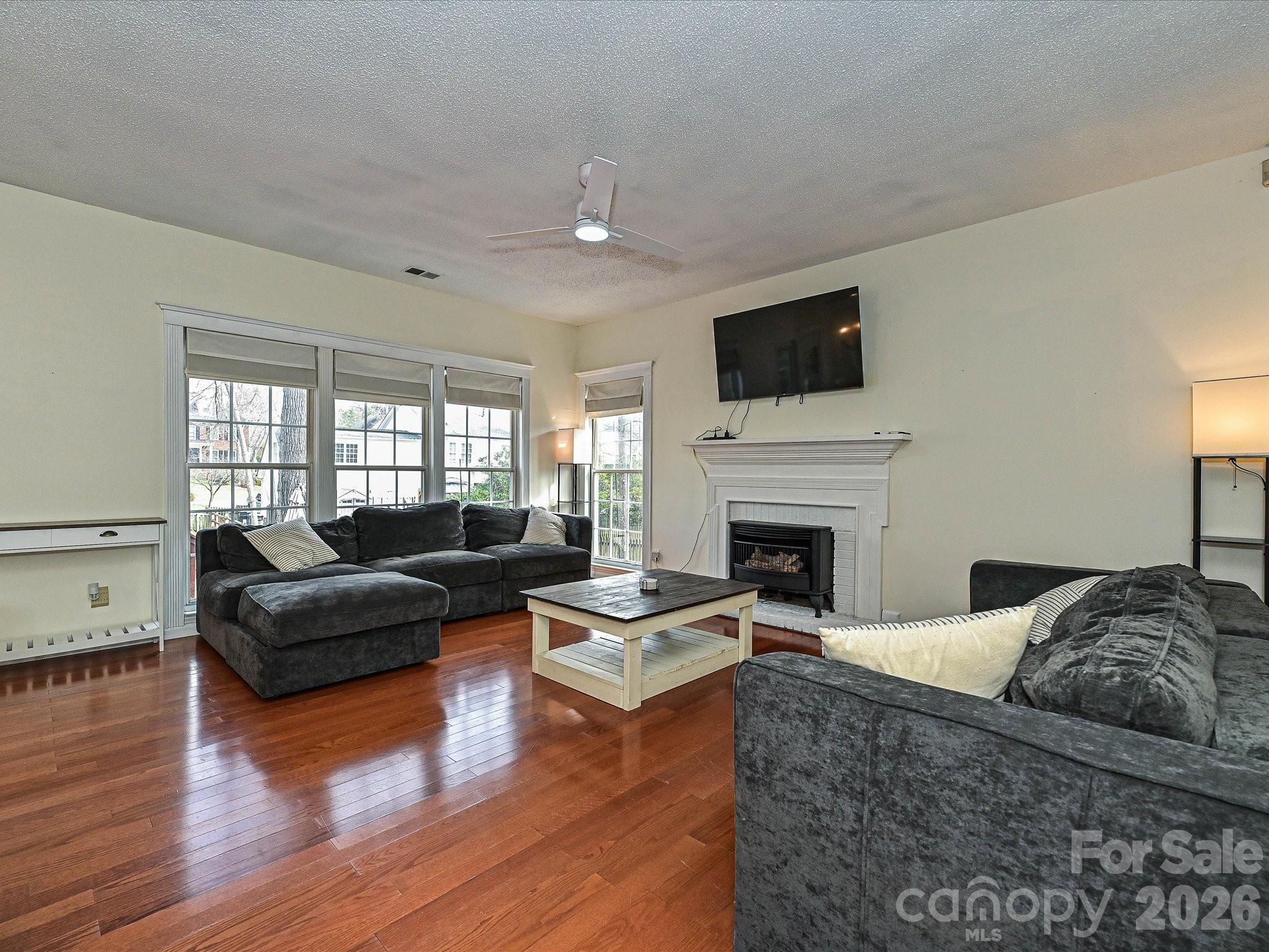 9027 Tayside Court — Huntersville
