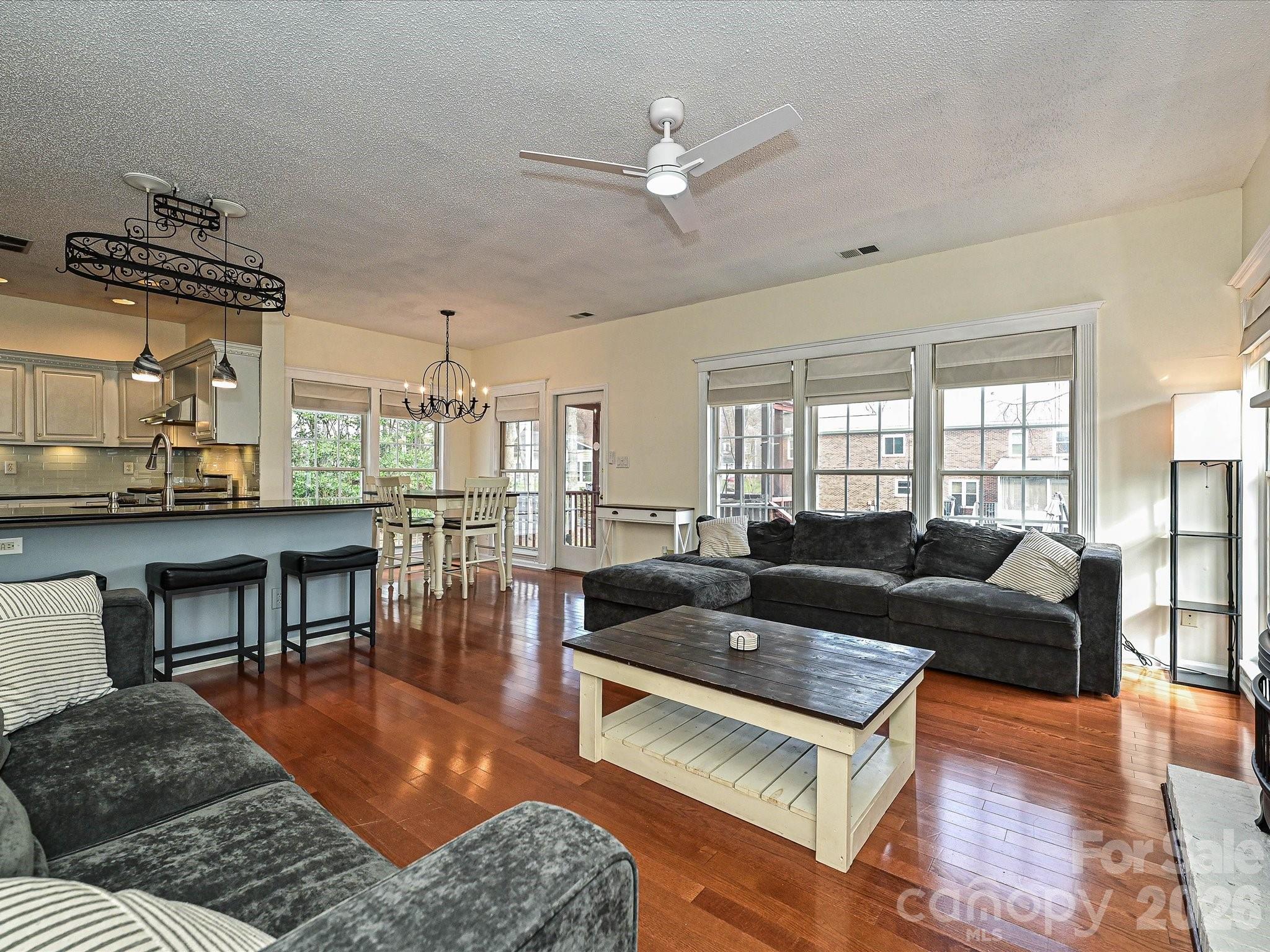 9027 Tayside Court — Huntersville