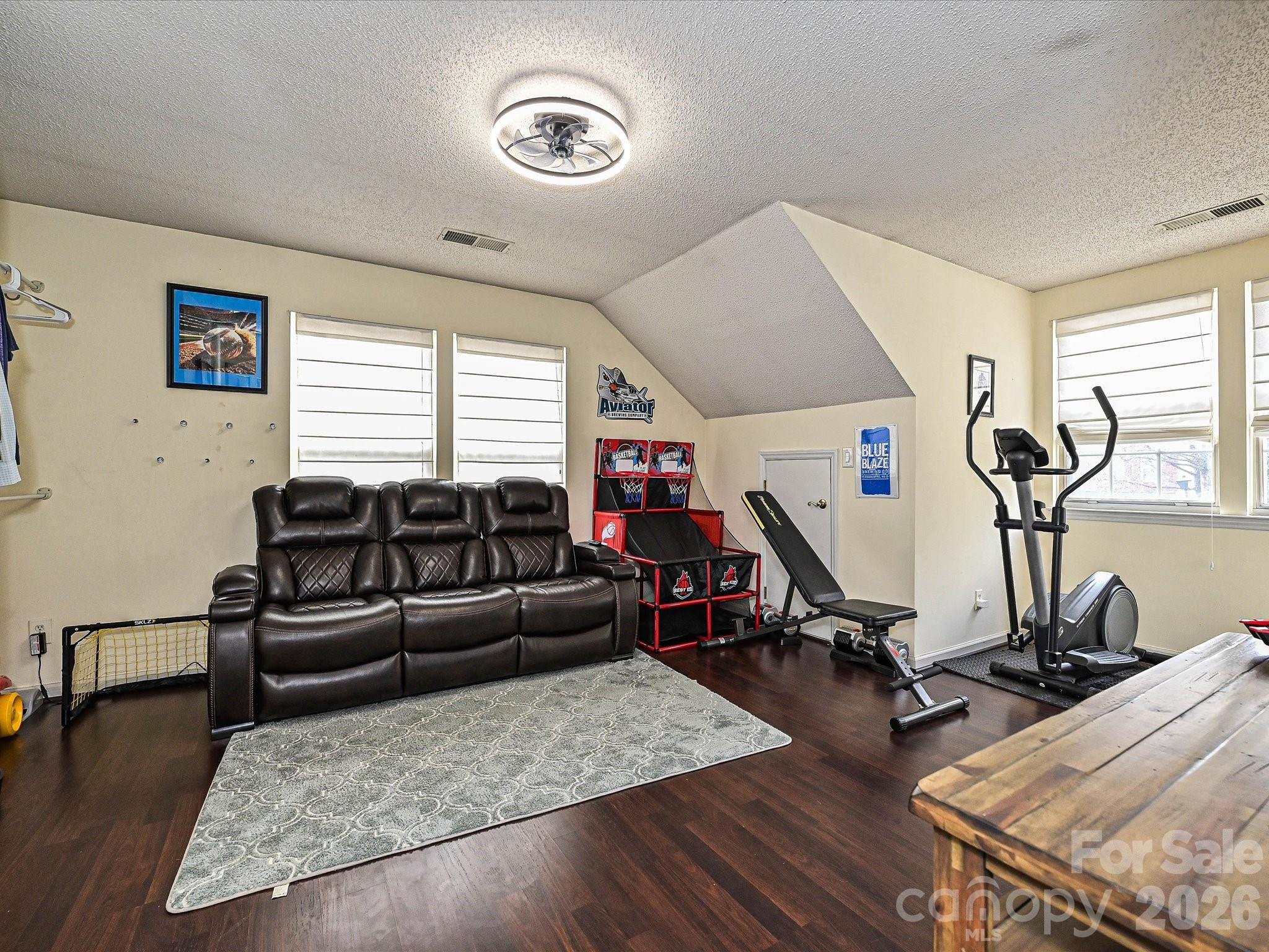 9027 Tayside Court — Huntersville