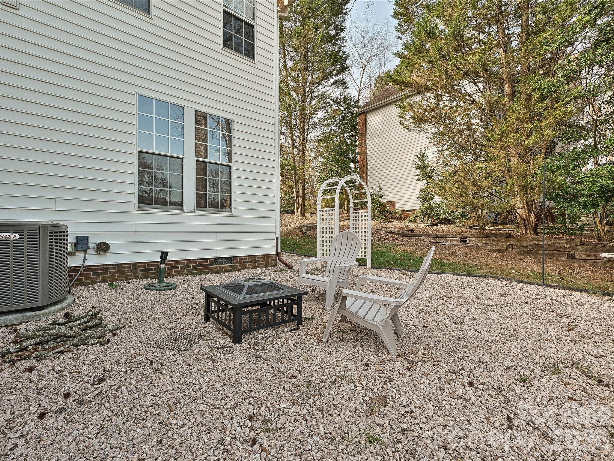 9027 Tayside Court — Huntersville