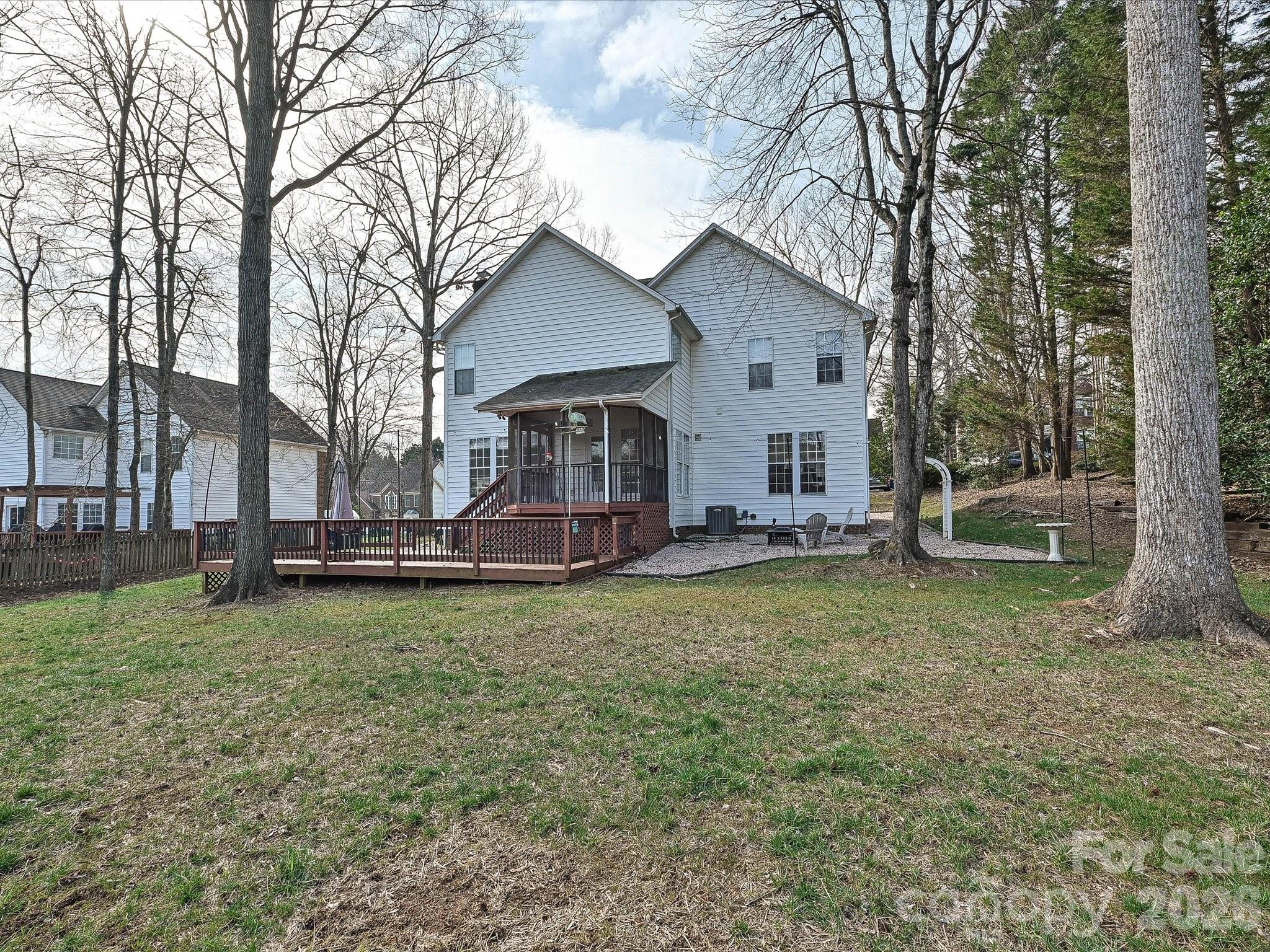 9027 Tayside Court — Huntersville