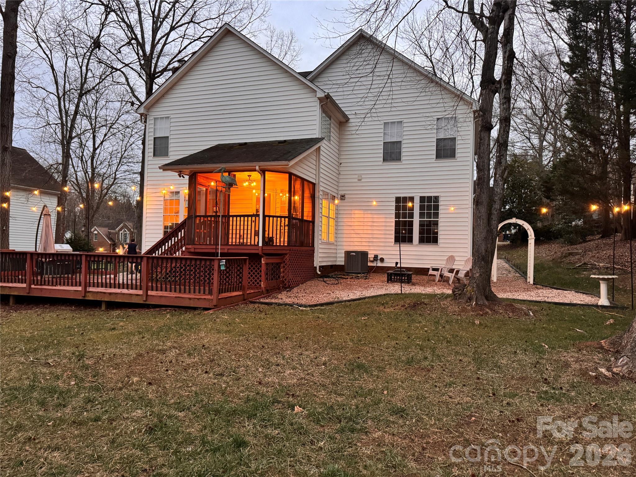 9027 Tayside Court — Huntersville