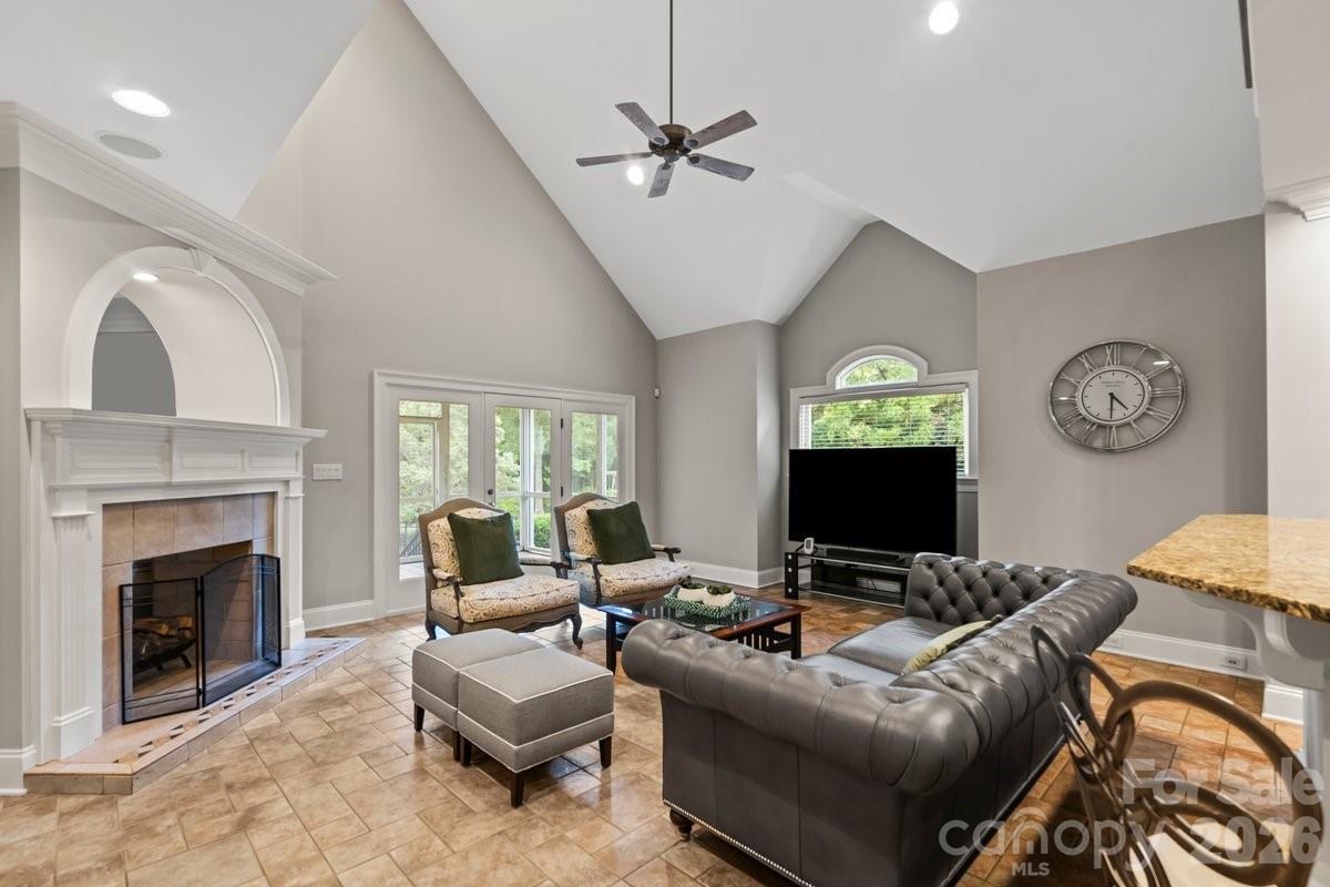 1111 Real Quiet Lane — Waxhaw