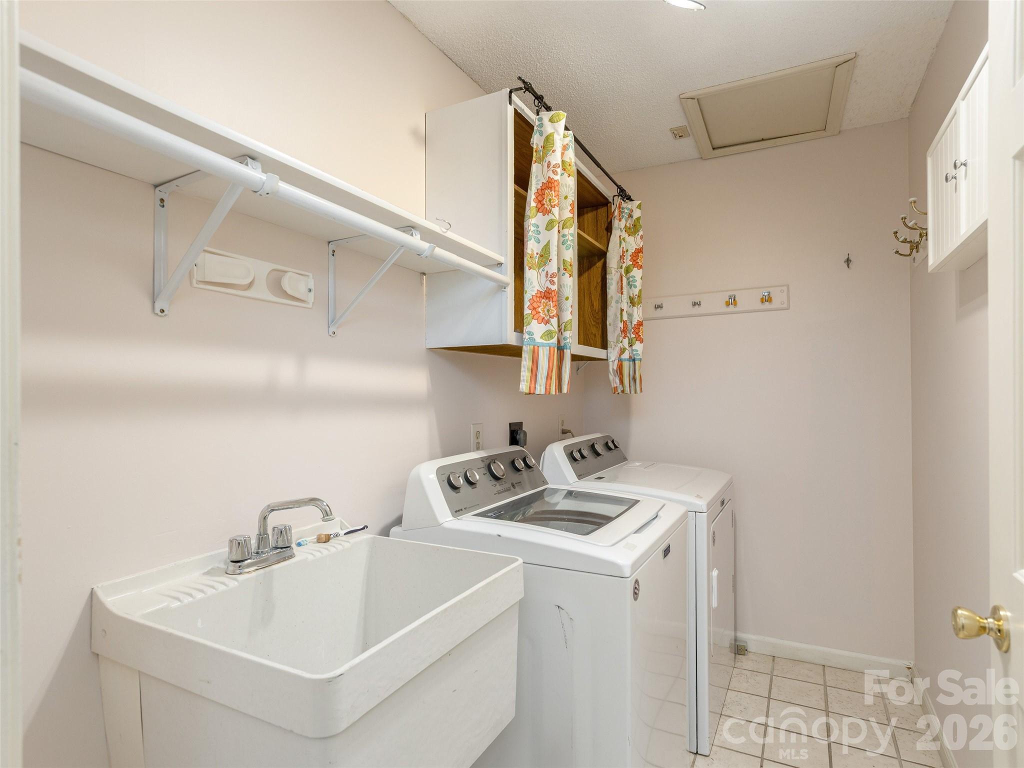 204 Greenleaf Drive — Flat Rock