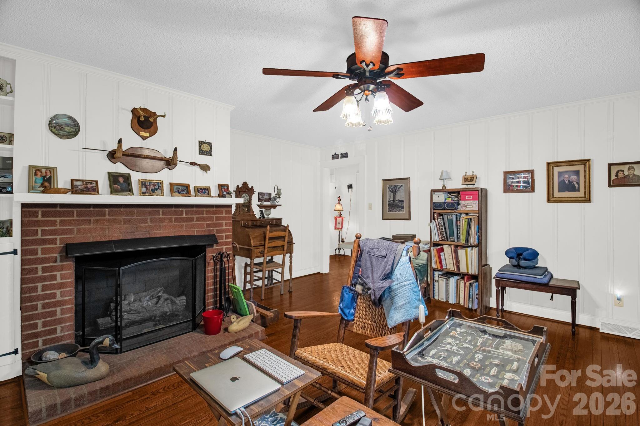 305 Hilltop Drive — Lexington