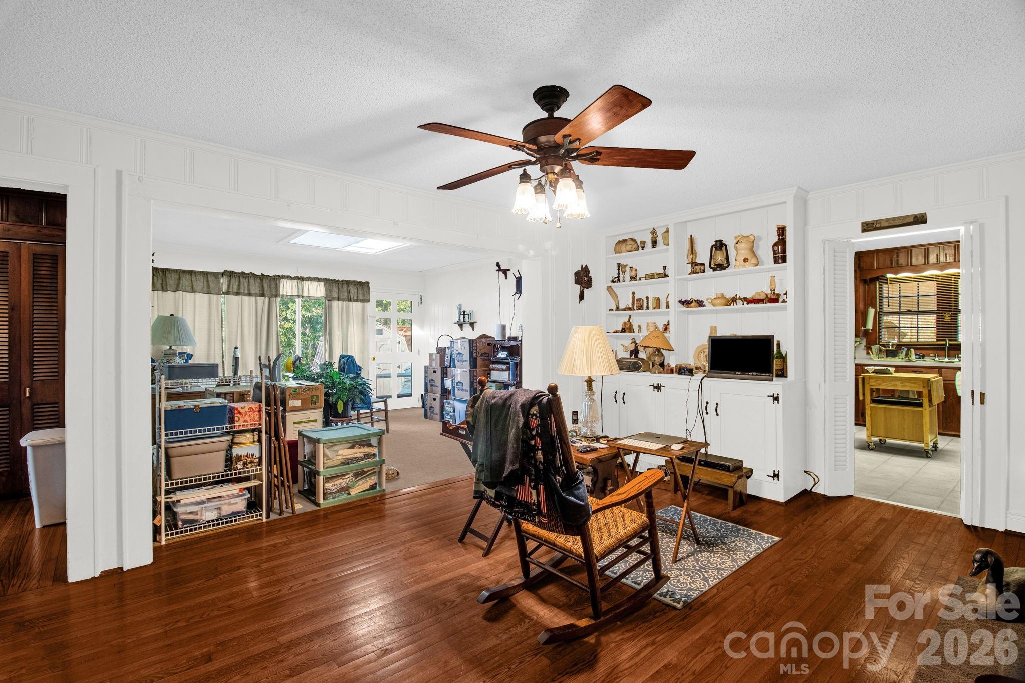 305 Hilltop Drive — Lexington