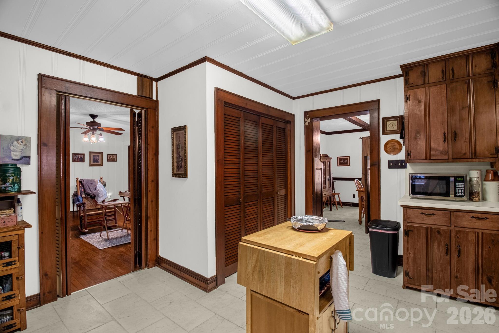 305 Hilltop Drive — Lexington