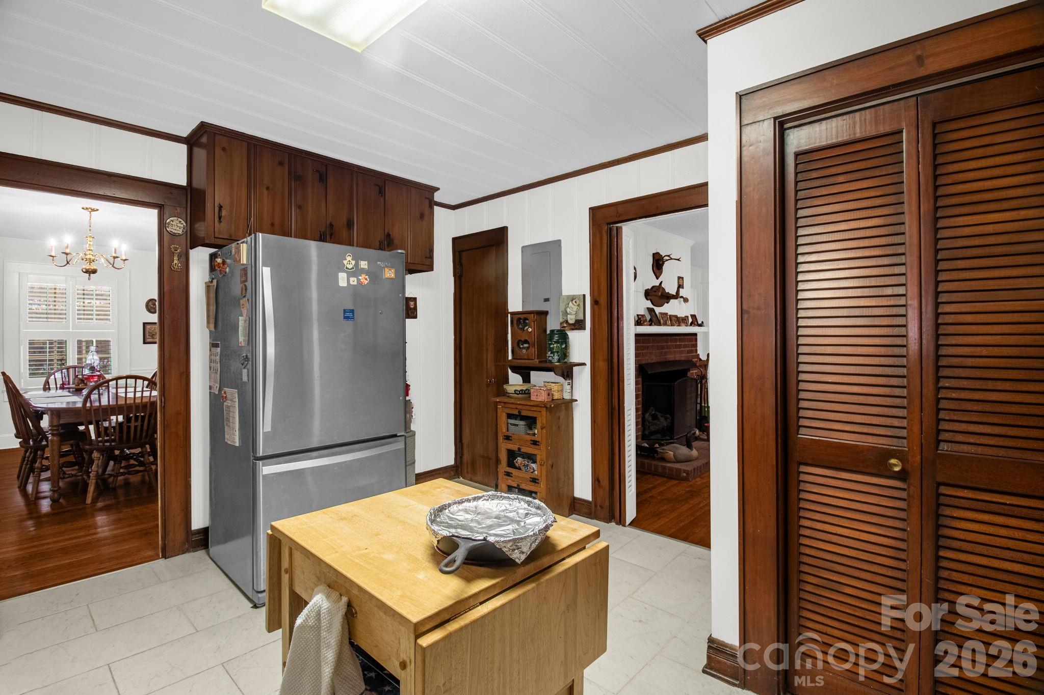 305 Hilltop Drive — Lexington