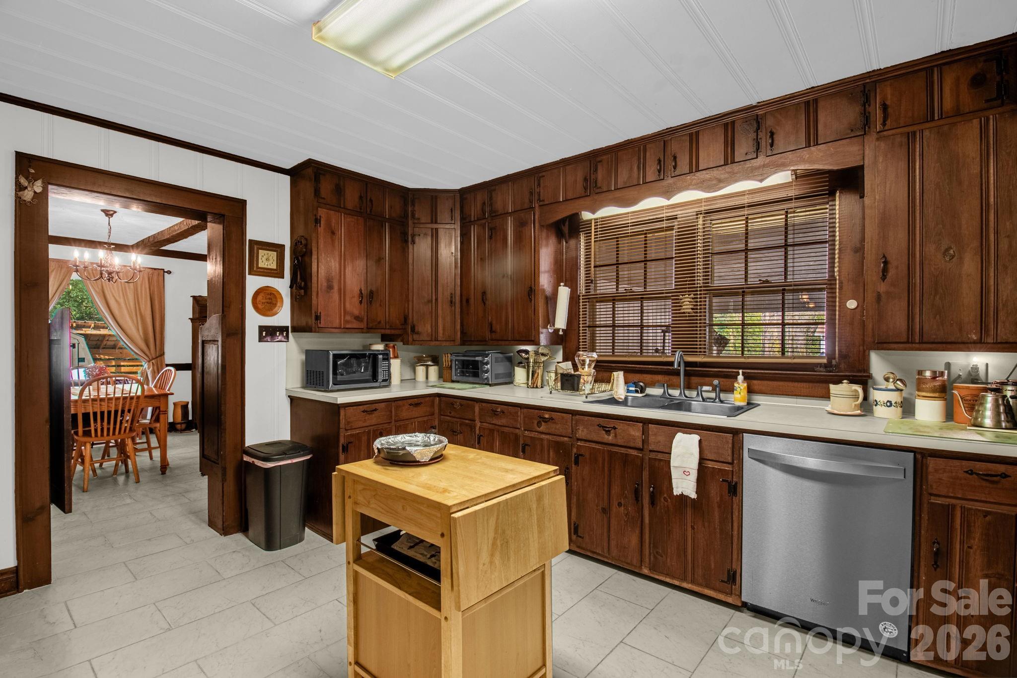 305 Hilltop Drive — Lexington