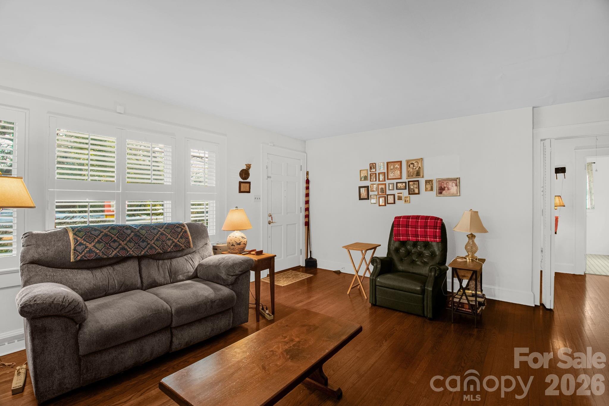305 Hilltop Drive — Lexington