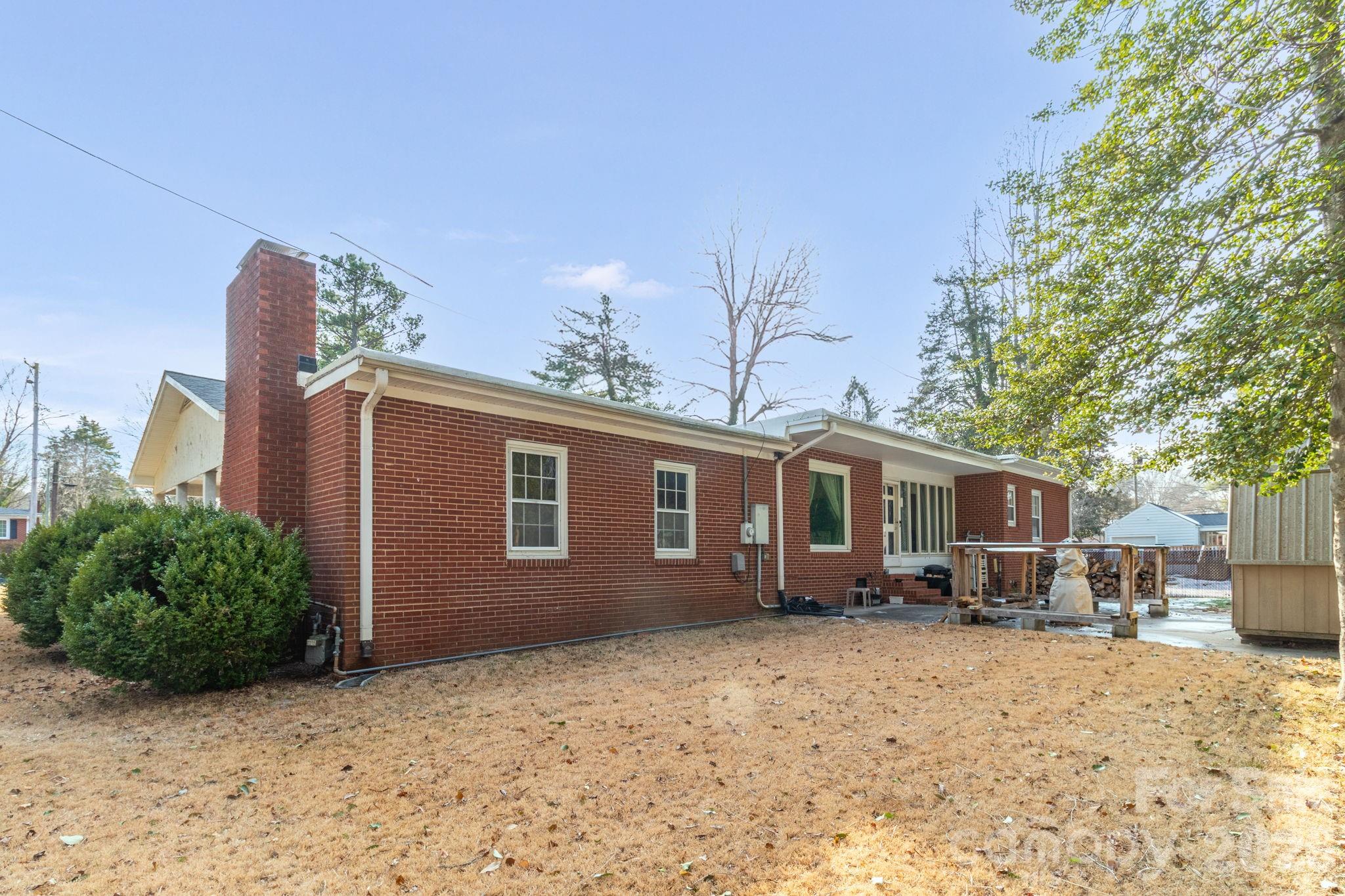 305 Hilltop Drive — Lexington