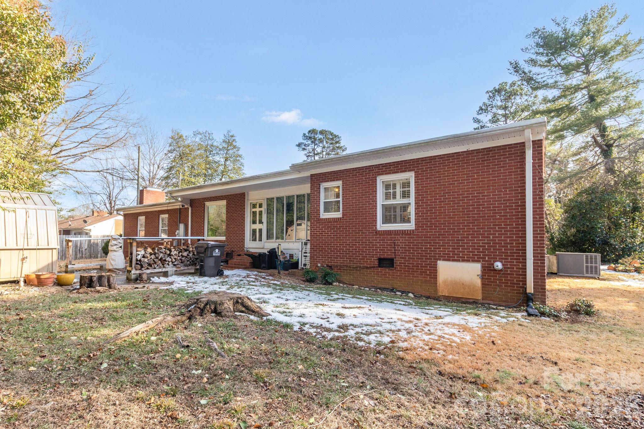 305 Hilltop Drive — Lexington
