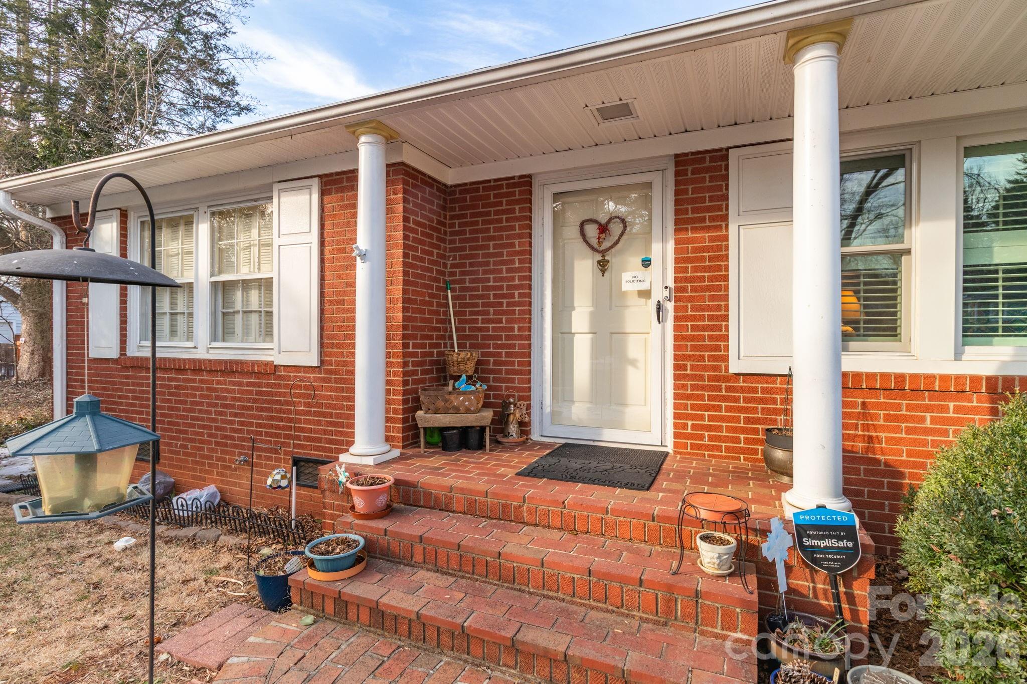 305 Hilltop Drive — Lexington