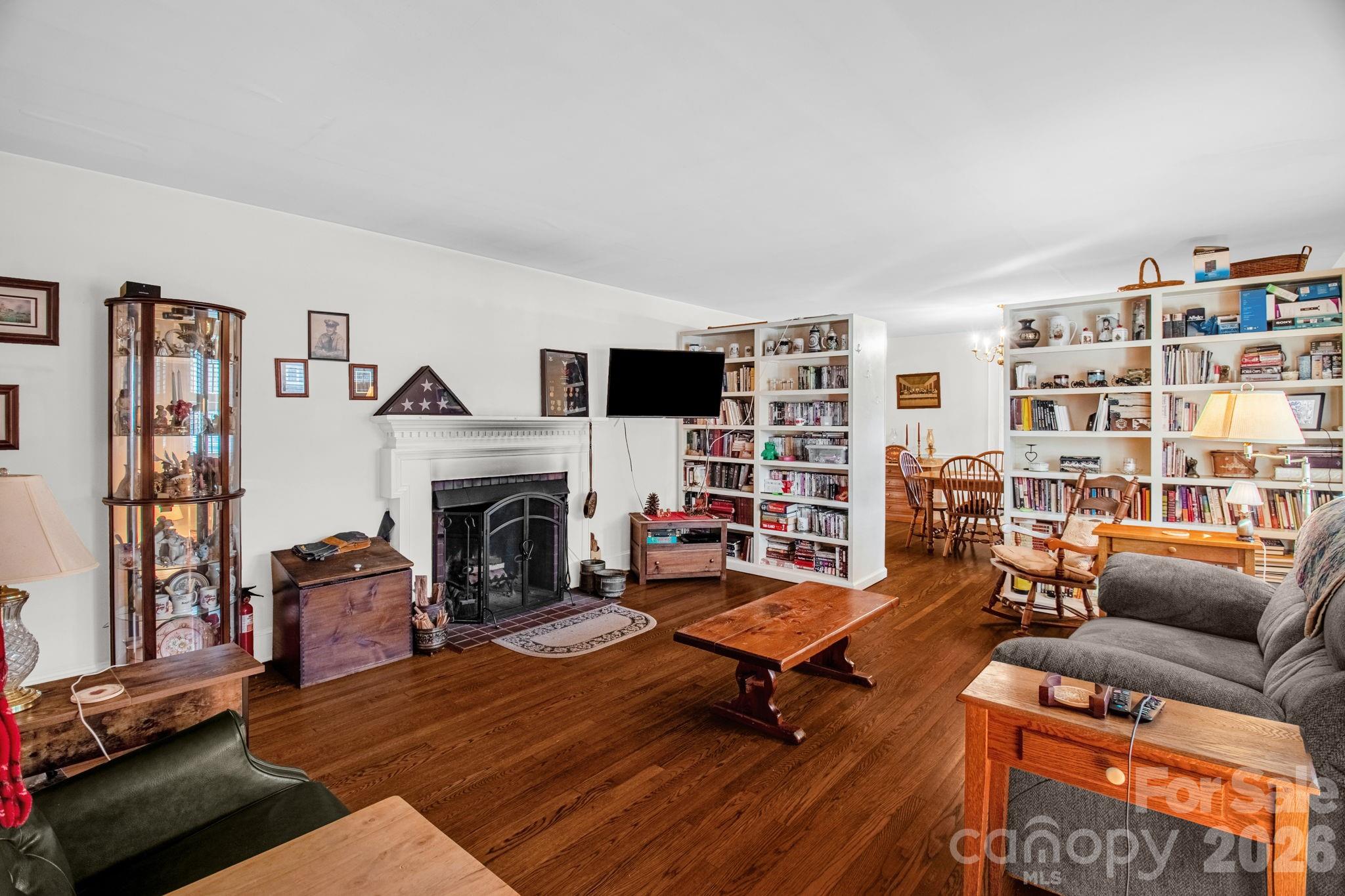 305 Hilltop Drive — Lexington