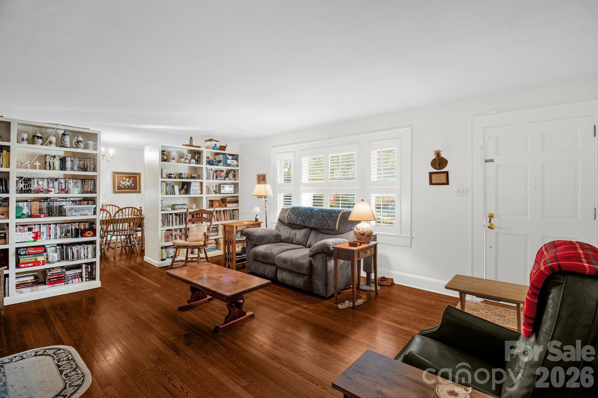 305 Hilltop Drive — Lexington