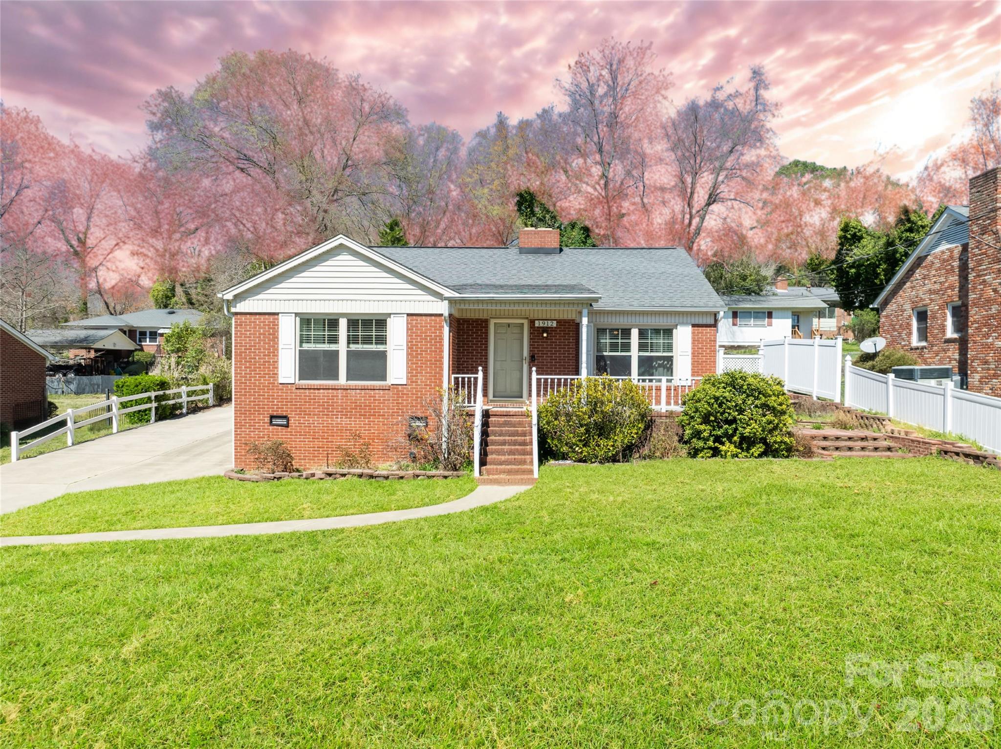 1912 Old West Lane — Gastonia