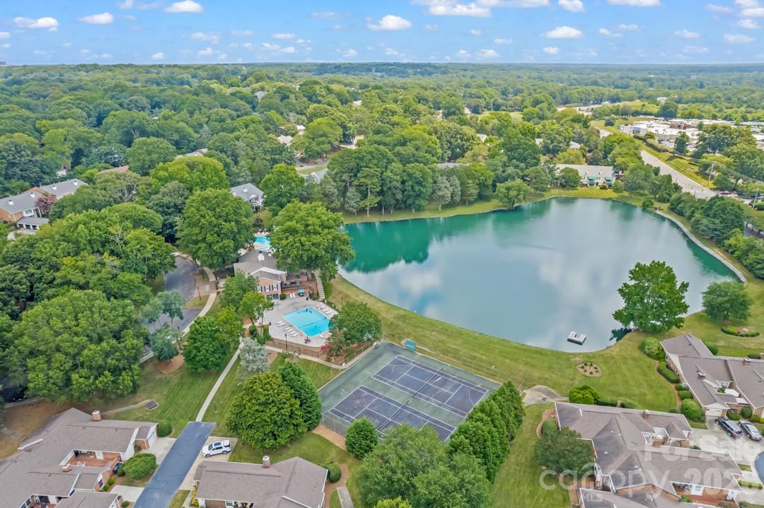 7004 Quail Hill Road — Charlotte