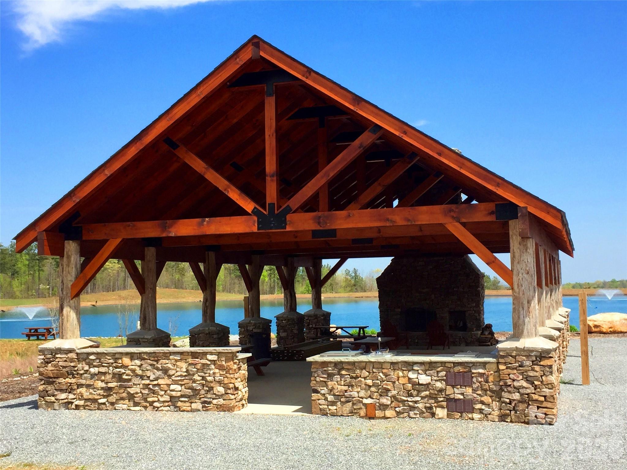 338 Lakeview Trail — Nebo