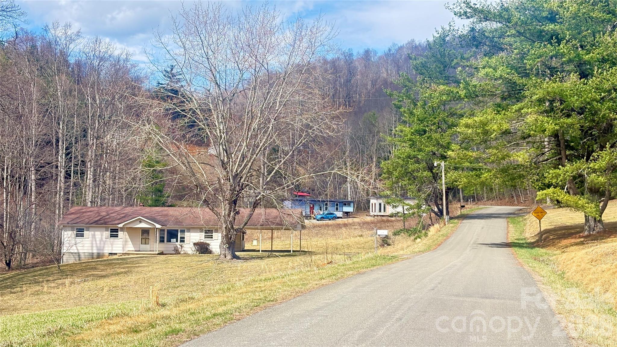 225 Davis Road — Crumpler