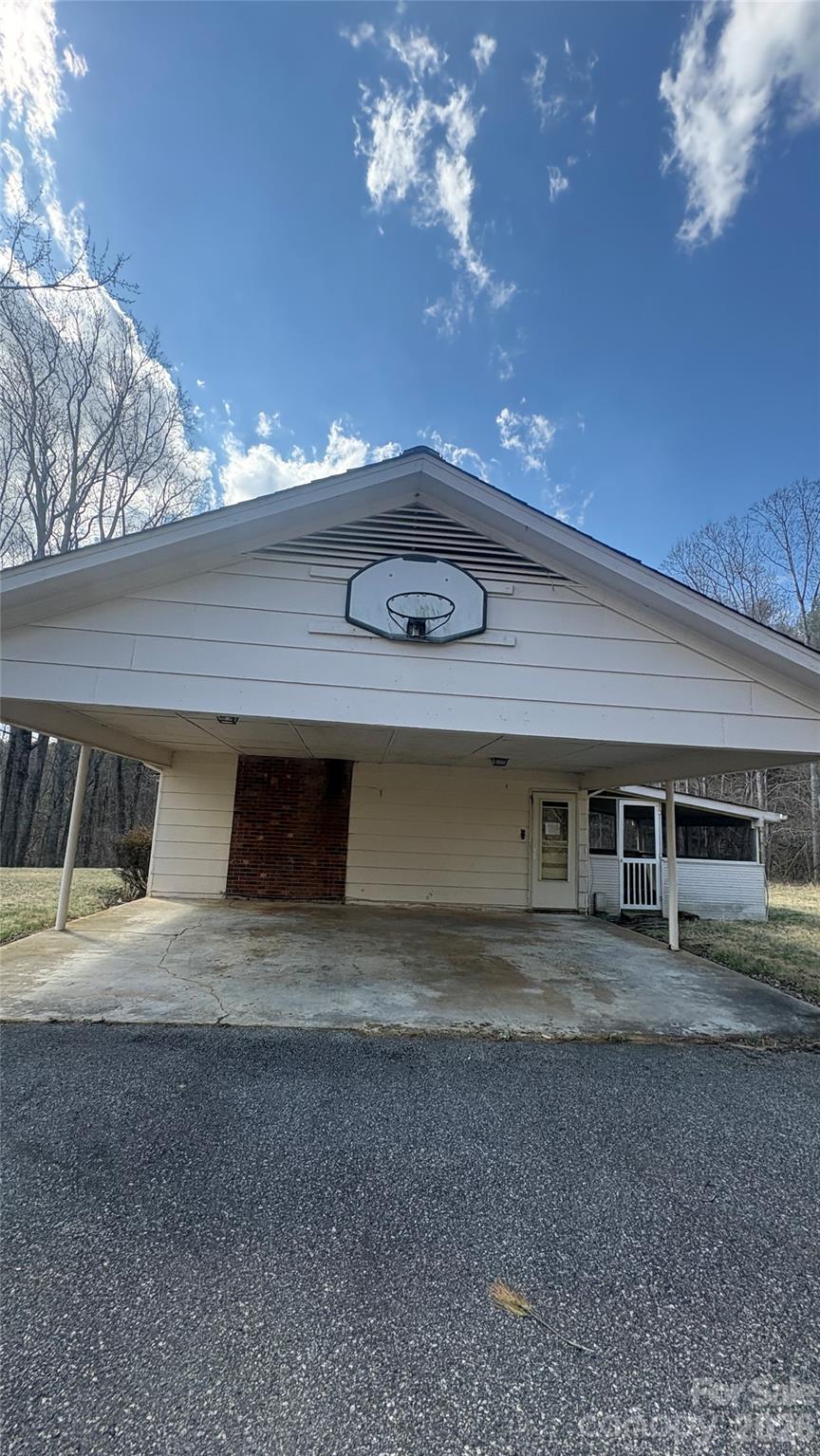 225 Davis Road — Crumpler