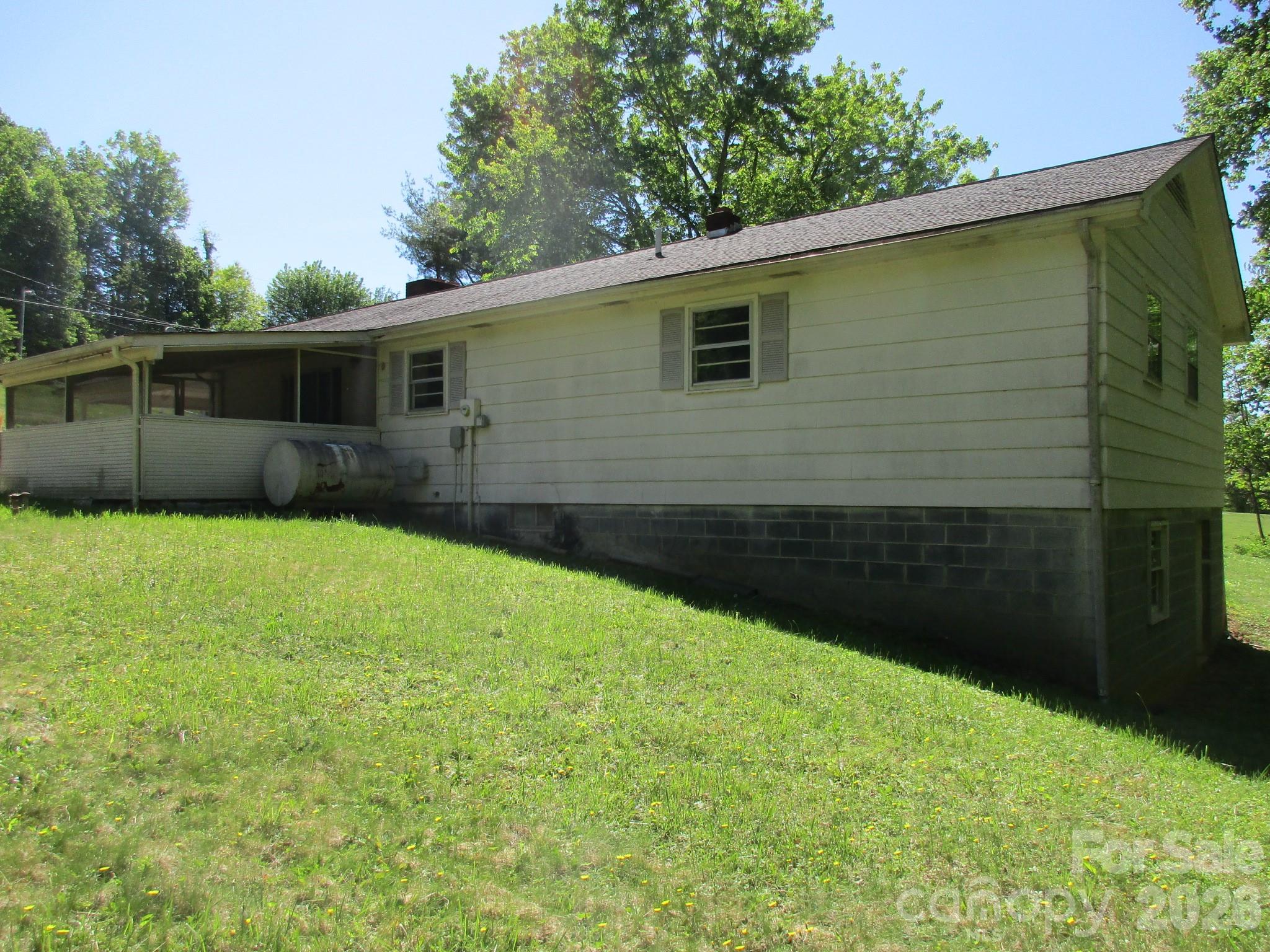 225 Davis Road — Crumpler